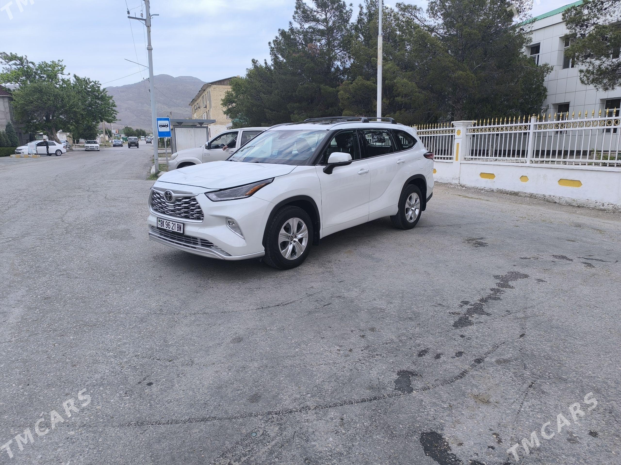 Toyota Highlander 2022 - 640 000 TMT - Балканабат - img 1