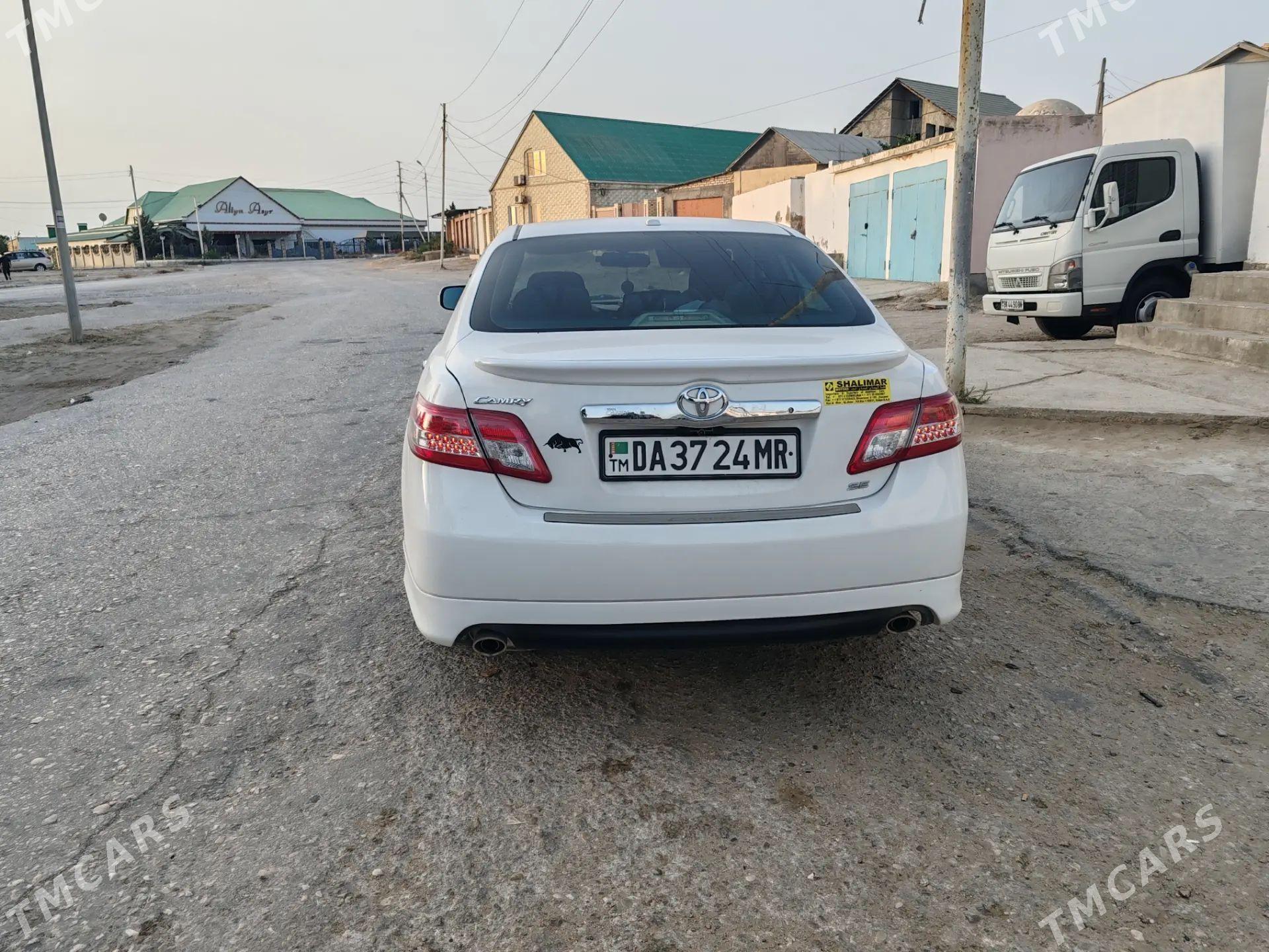 Toyota Camry 2011 - 250 000 TMT - Хазар - img 1