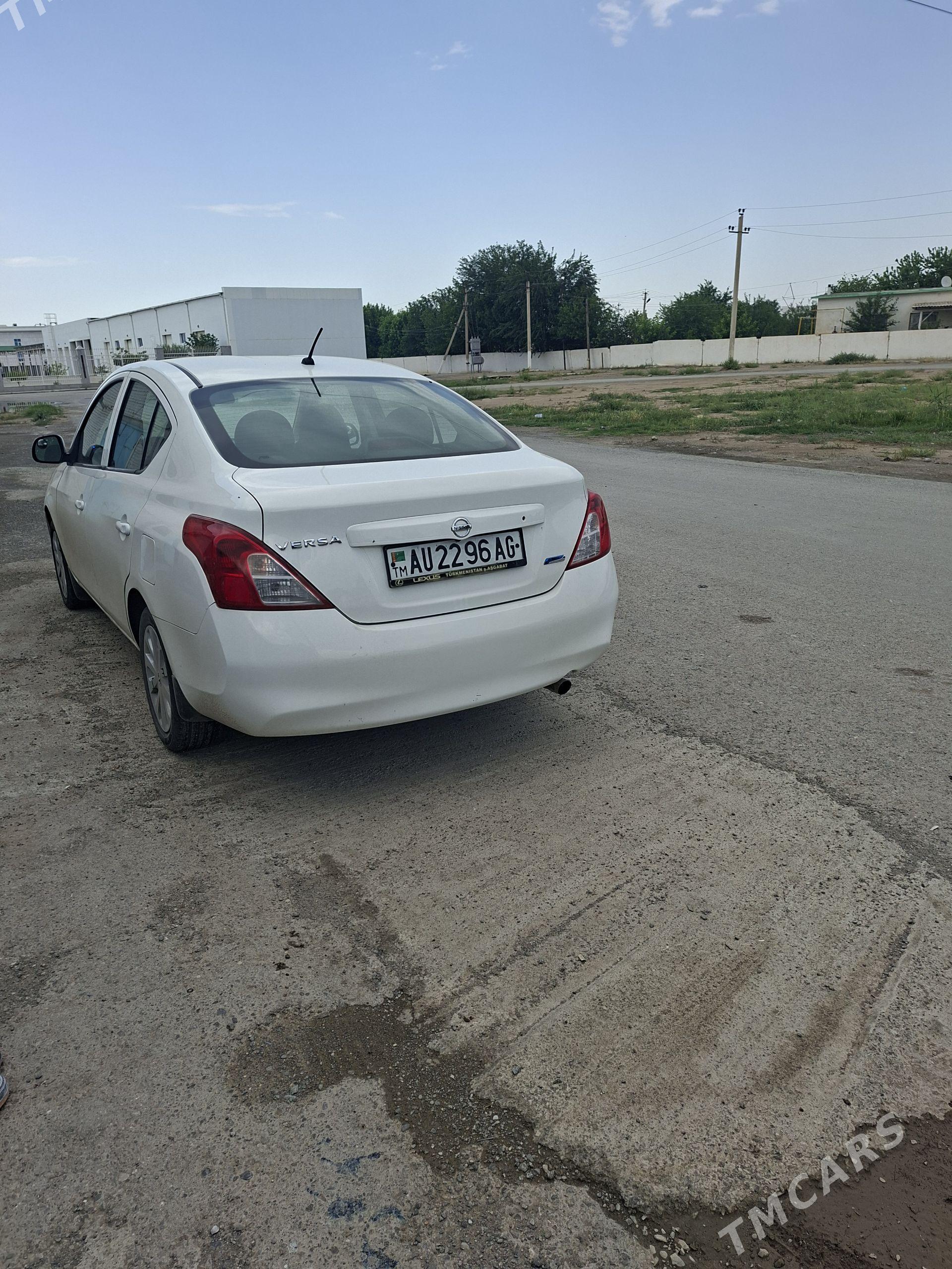 Nissan Versa 2013 - 140 000 TMT - Бедев - img 1