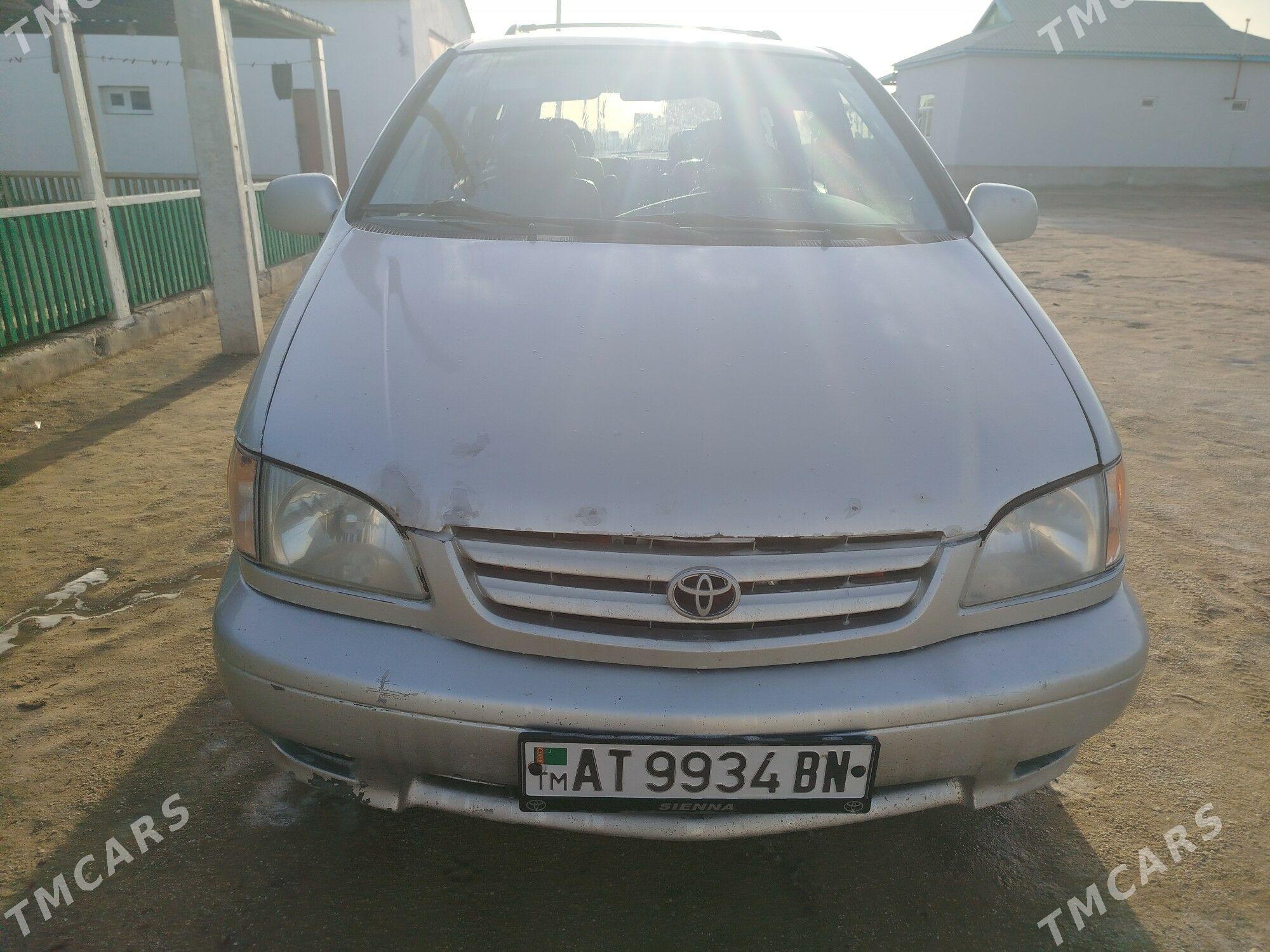 Toyota Sienna 2002 - 150 000 TMT - Эсенгулы - img 1