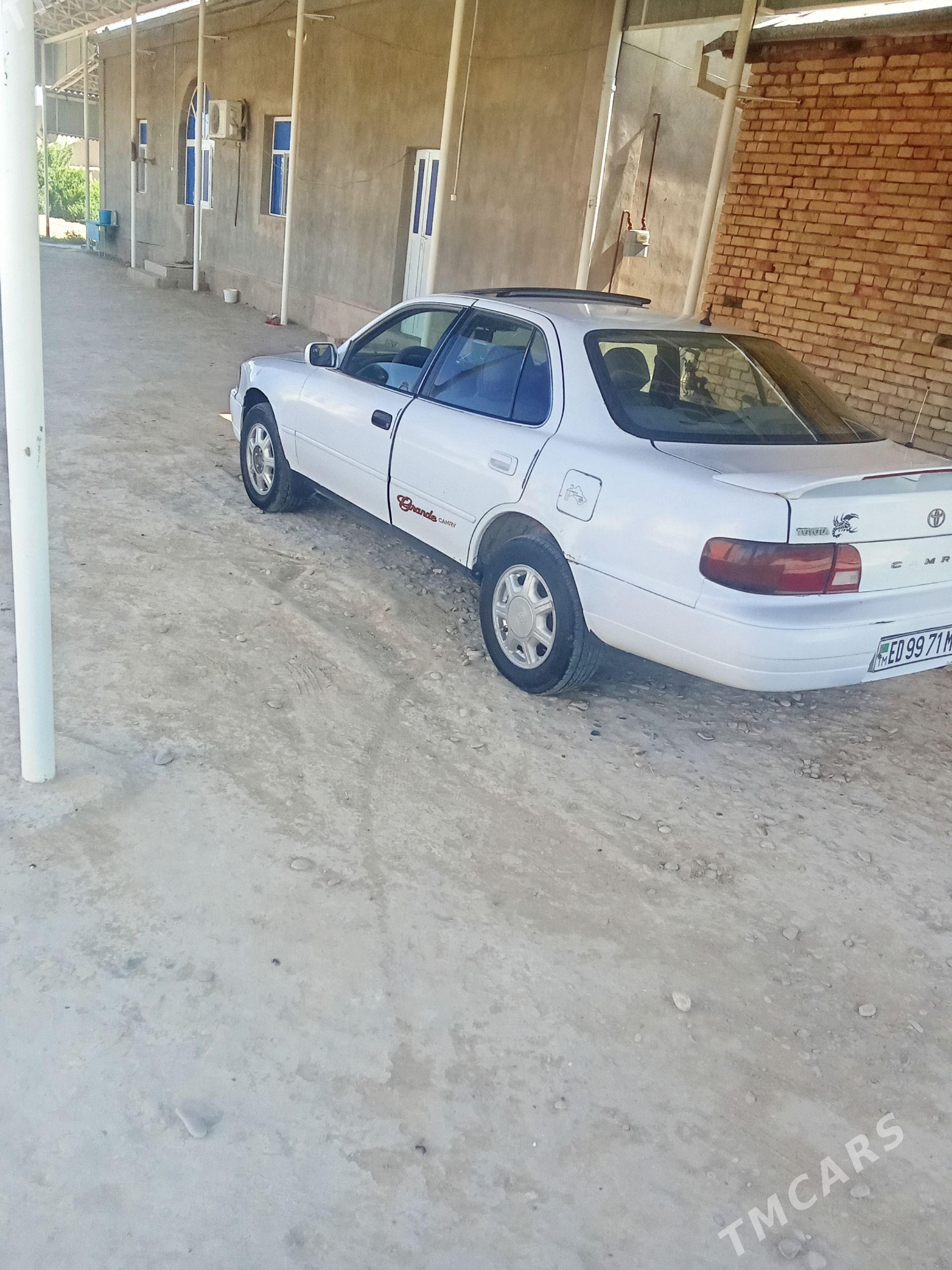 Toyota Camry 1995 - 90 000 TMT - Мары - img 1