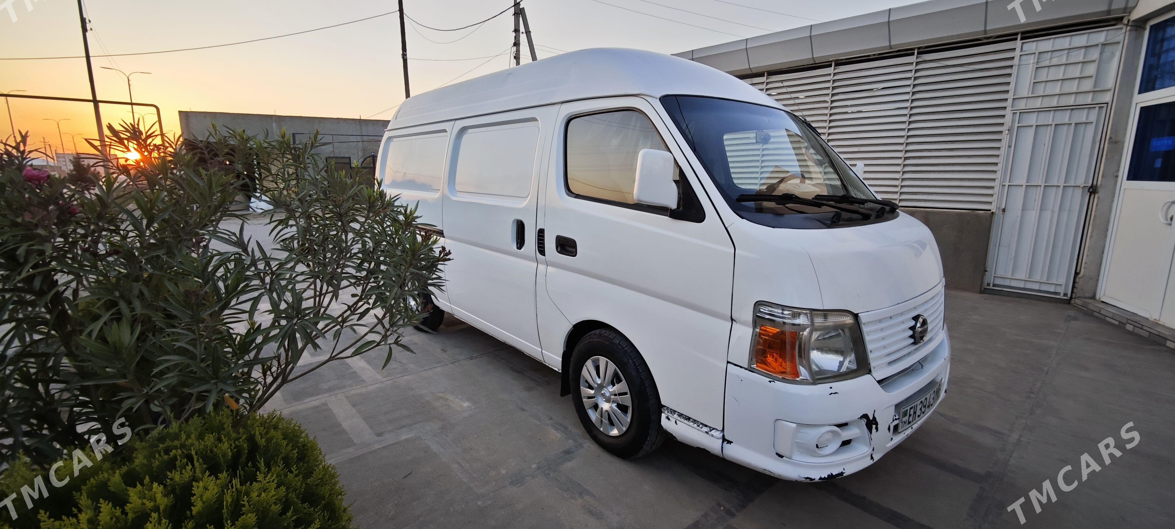 Nissan Urvan 2010 - 160 000 TMT - Mary - img 1