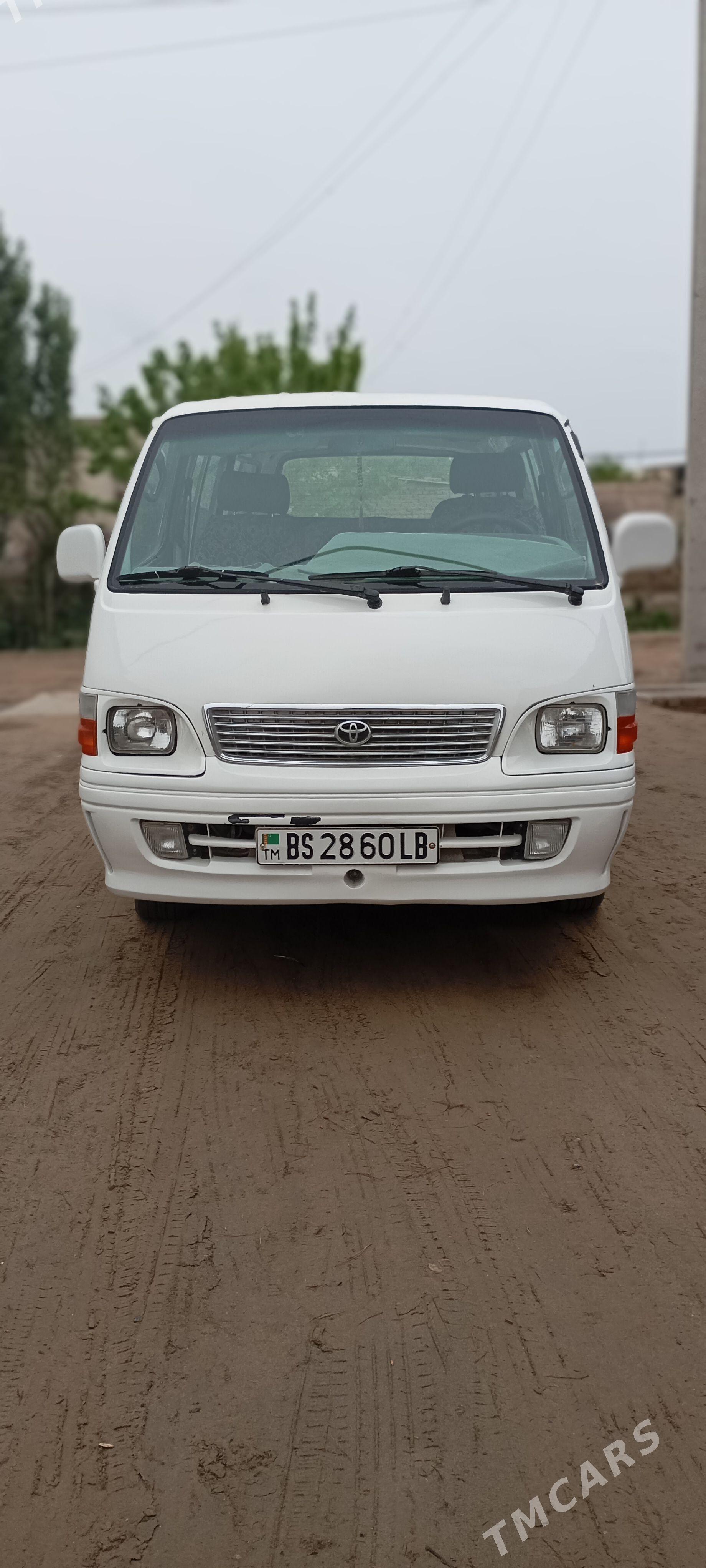 Toyota Hiace 1999 - 140 000 TMT - Kerki - img 1