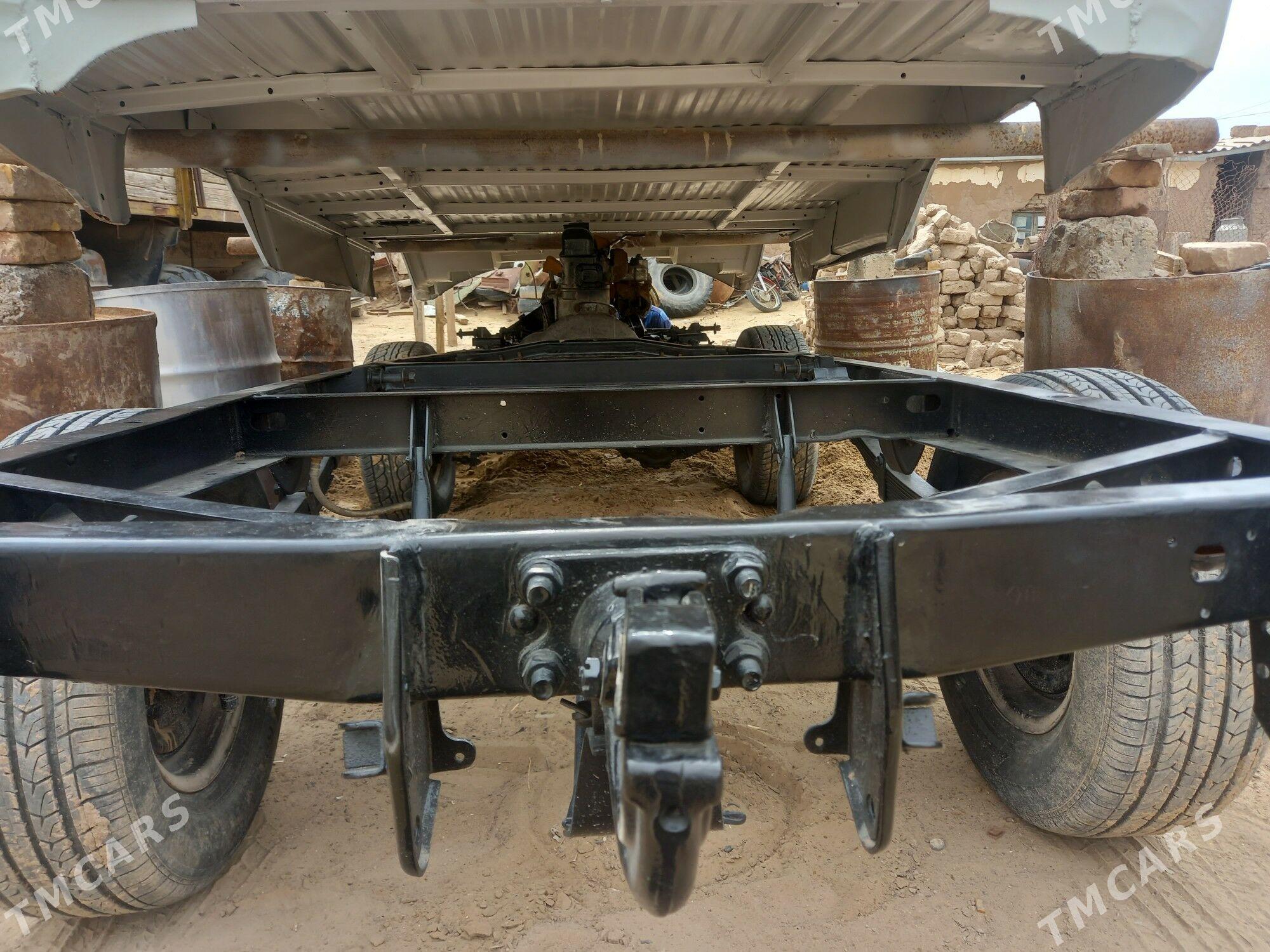 UAZ 452 1999 - 60 000 TMT - Ак-Бугдайский этрап - img 1