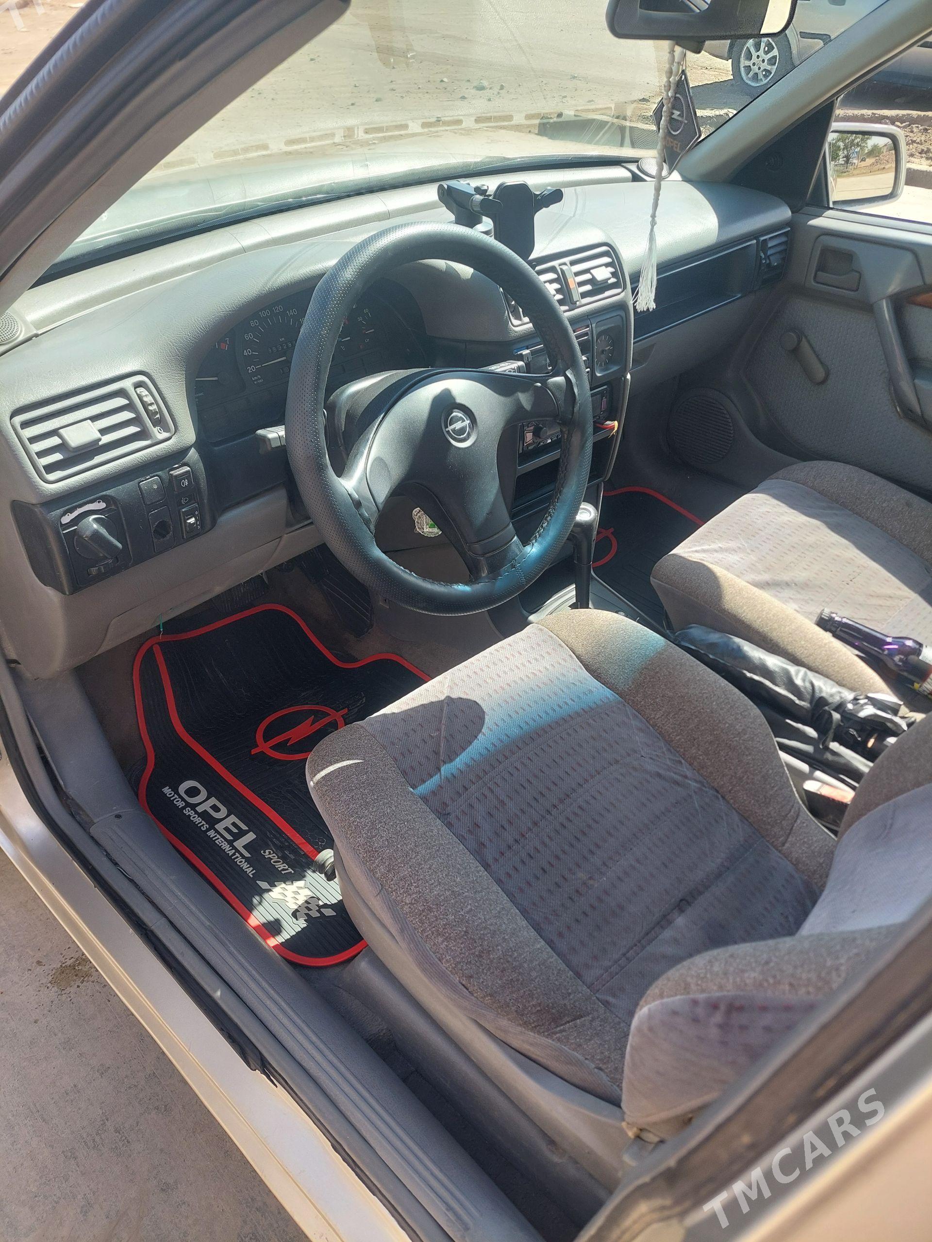 Opel Vectra 1993 - 48 000 TMT - Дашогуз - img 1