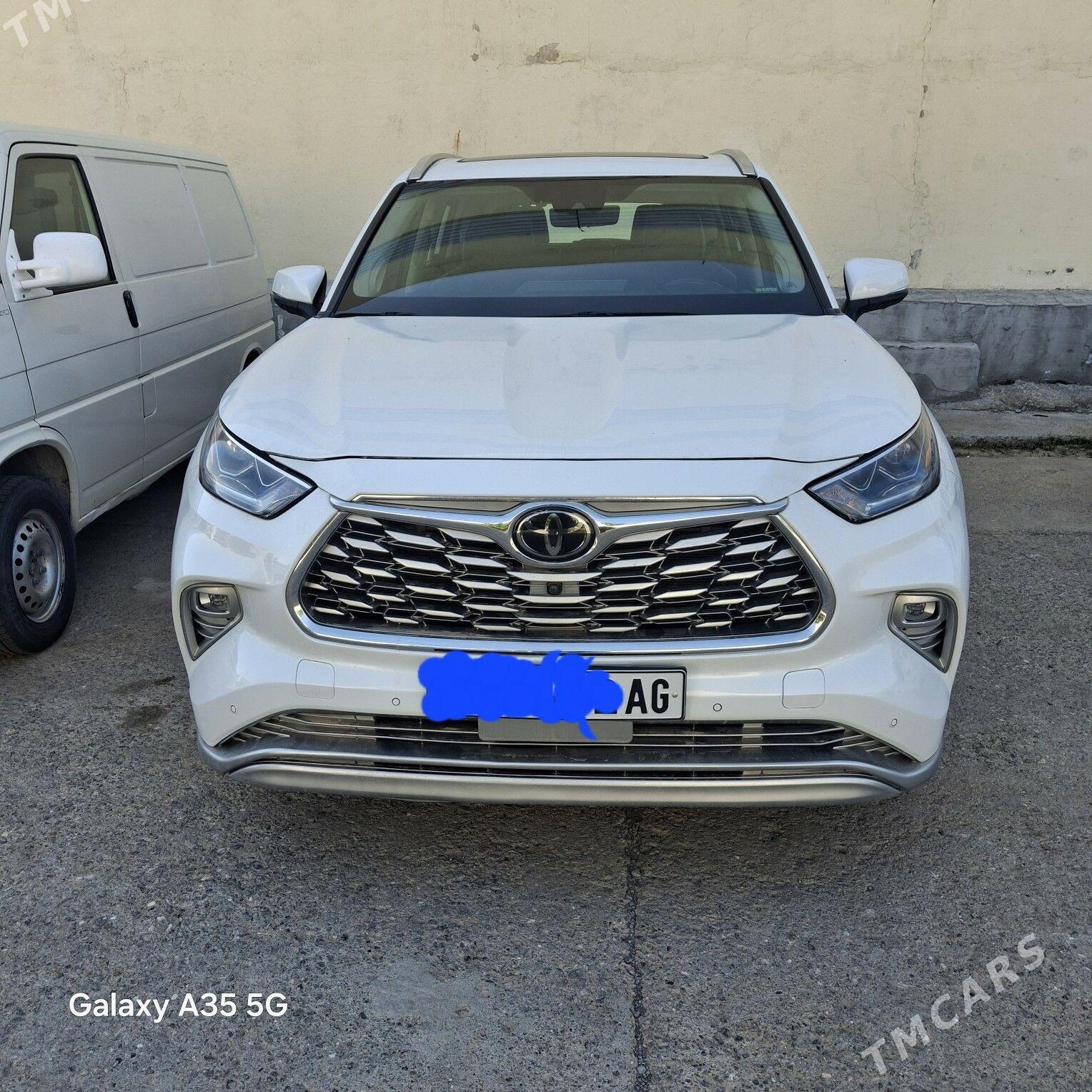 Toyota Highlander 2021 - 610 000 TMT - Бузмеин - img 1