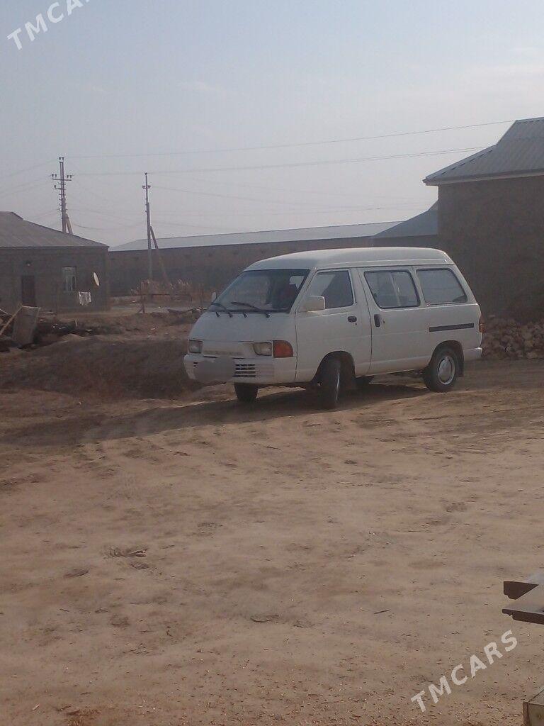 Toyota Hiace 1995 - 57 000 TMT - Мургап - img 1