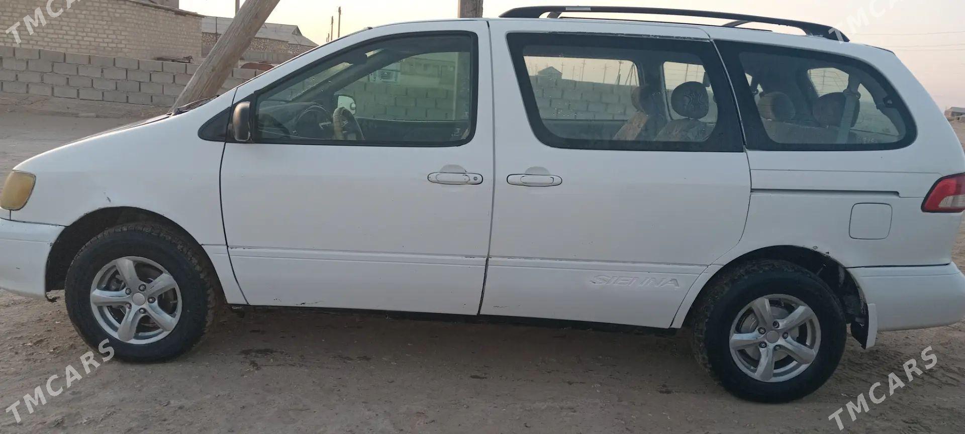 Toyota Sienna 2002 - 150 000 TMT - Balkanabat - img 1