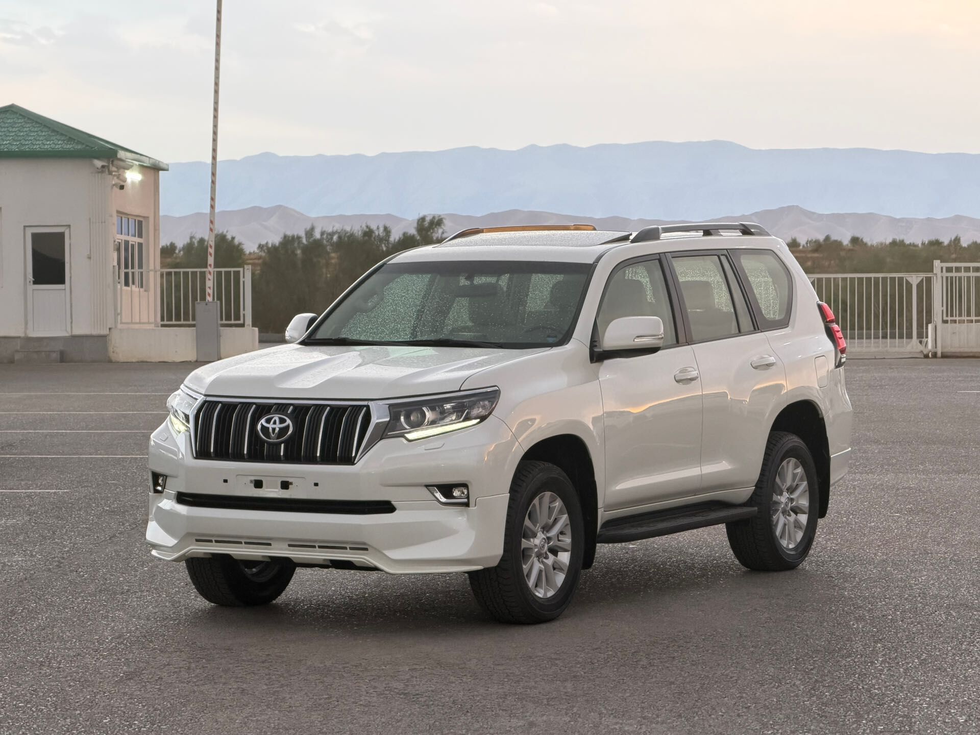 Toyota Land Cruiser Prado 2019 - 935 000 TMT - Ашхабад - img 1