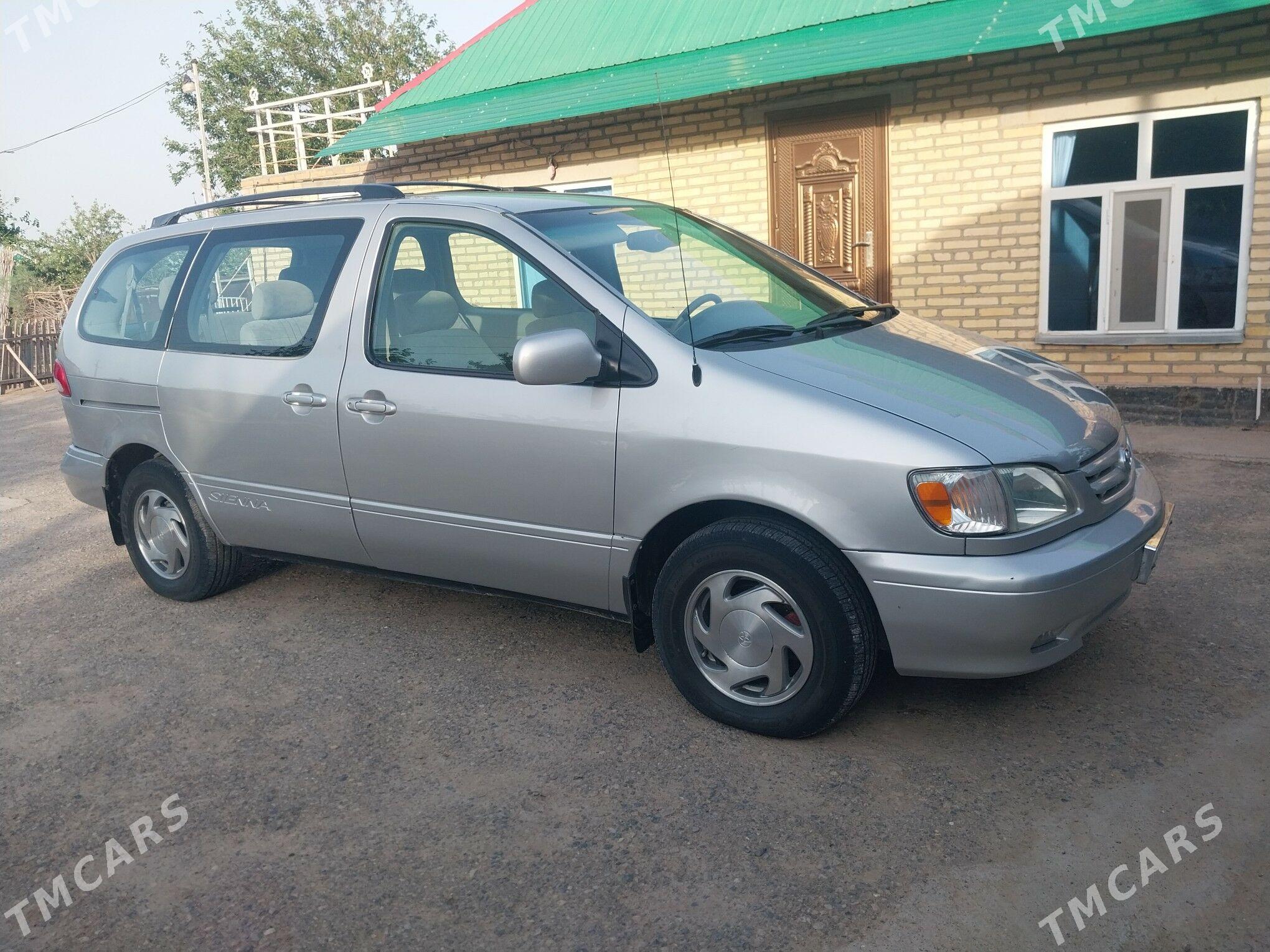 Toyota Sienna 2003 - 220 000 TMT - Бабадайхан - img 1