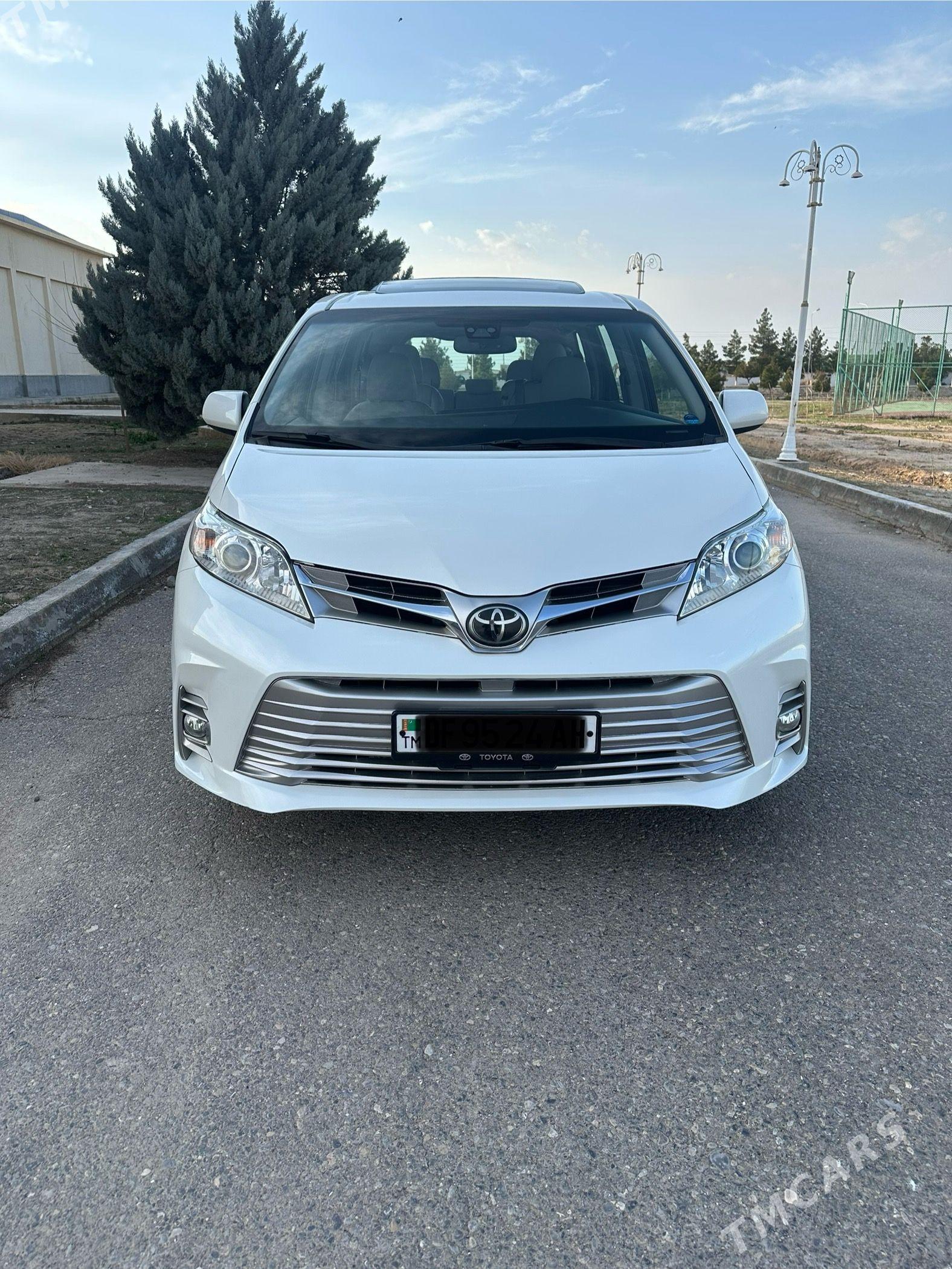 Toyota Sienna 2018 - 505 000 TMT - Кака - img 1