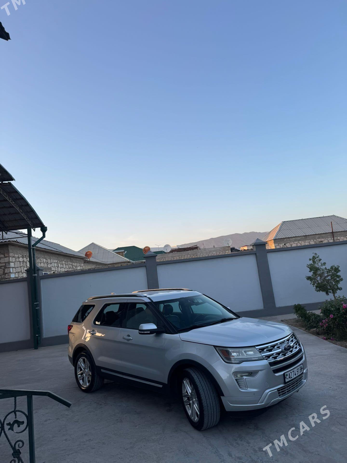 Ford Explorer 2017 - 300 000 TMT - Балканабат - img 1