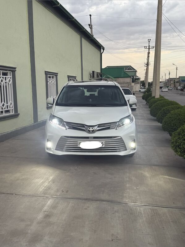 Toyota Sienna 2018 - 425 000 TMT - Aşgabat - img 1