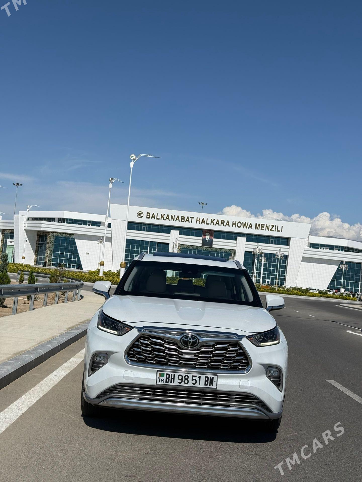 Toyota Highlander 2022 - 640 000 TMT - Балканабат - img 1