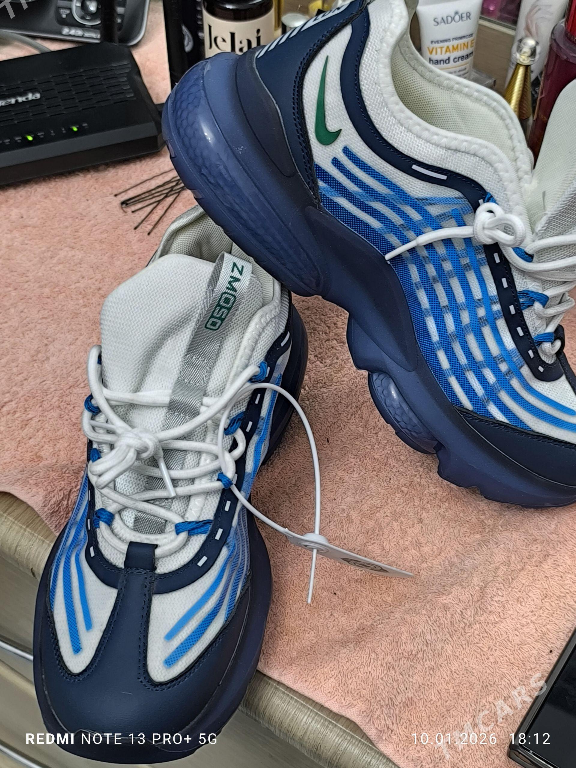 Nike krasowka - Podwoýski köç. (Bitarap Türkmenistan şaýoly) - img 1