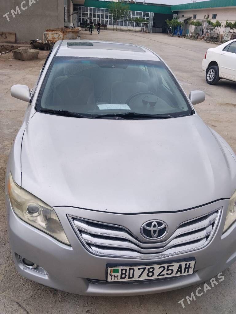 Toyota Camry 2011 - 220 000 TMT - Ак-Бугдайский этрап - img 1