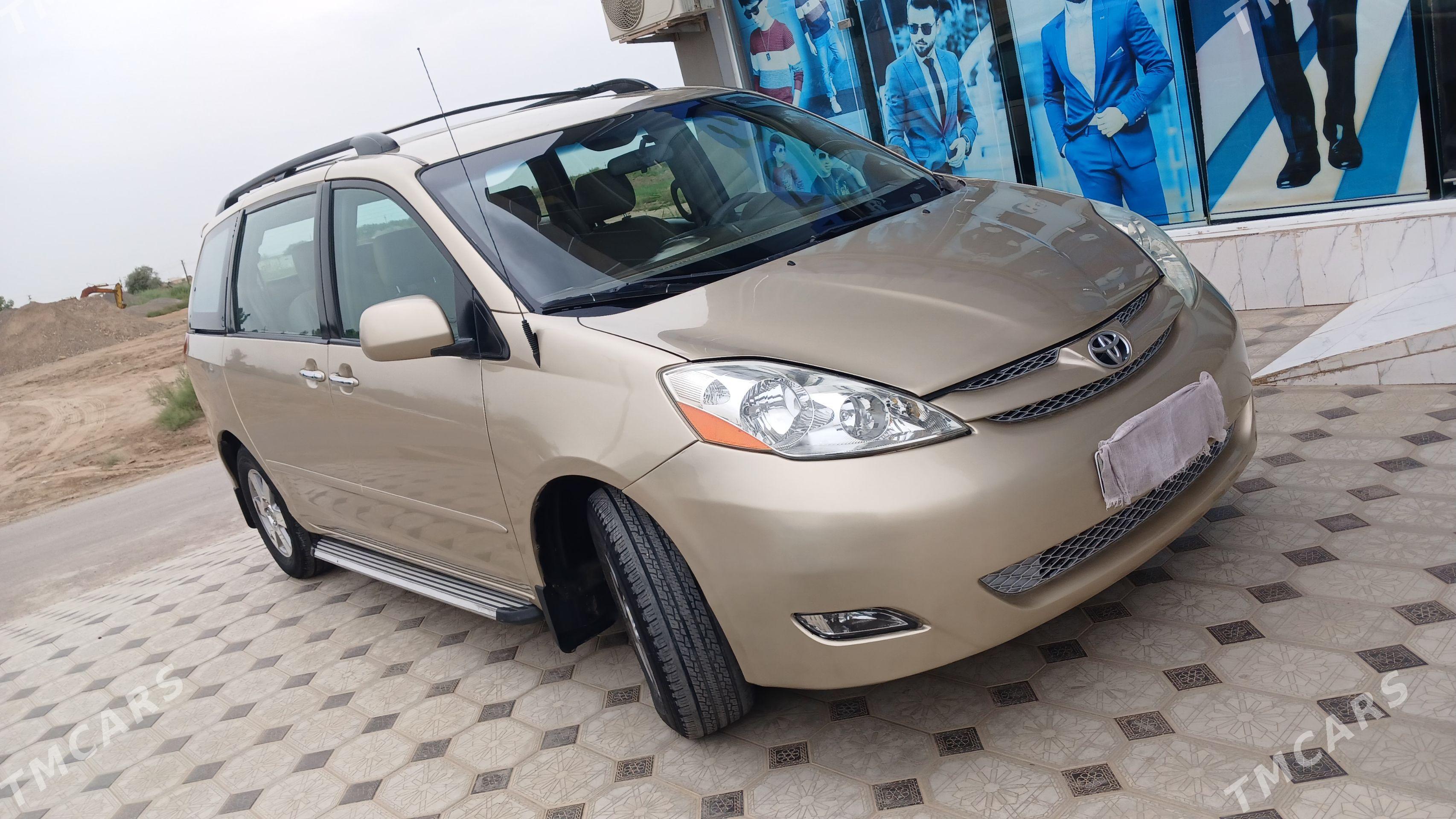Toyota Sienna 2008 - 255 000 TMT - Мары - img 1