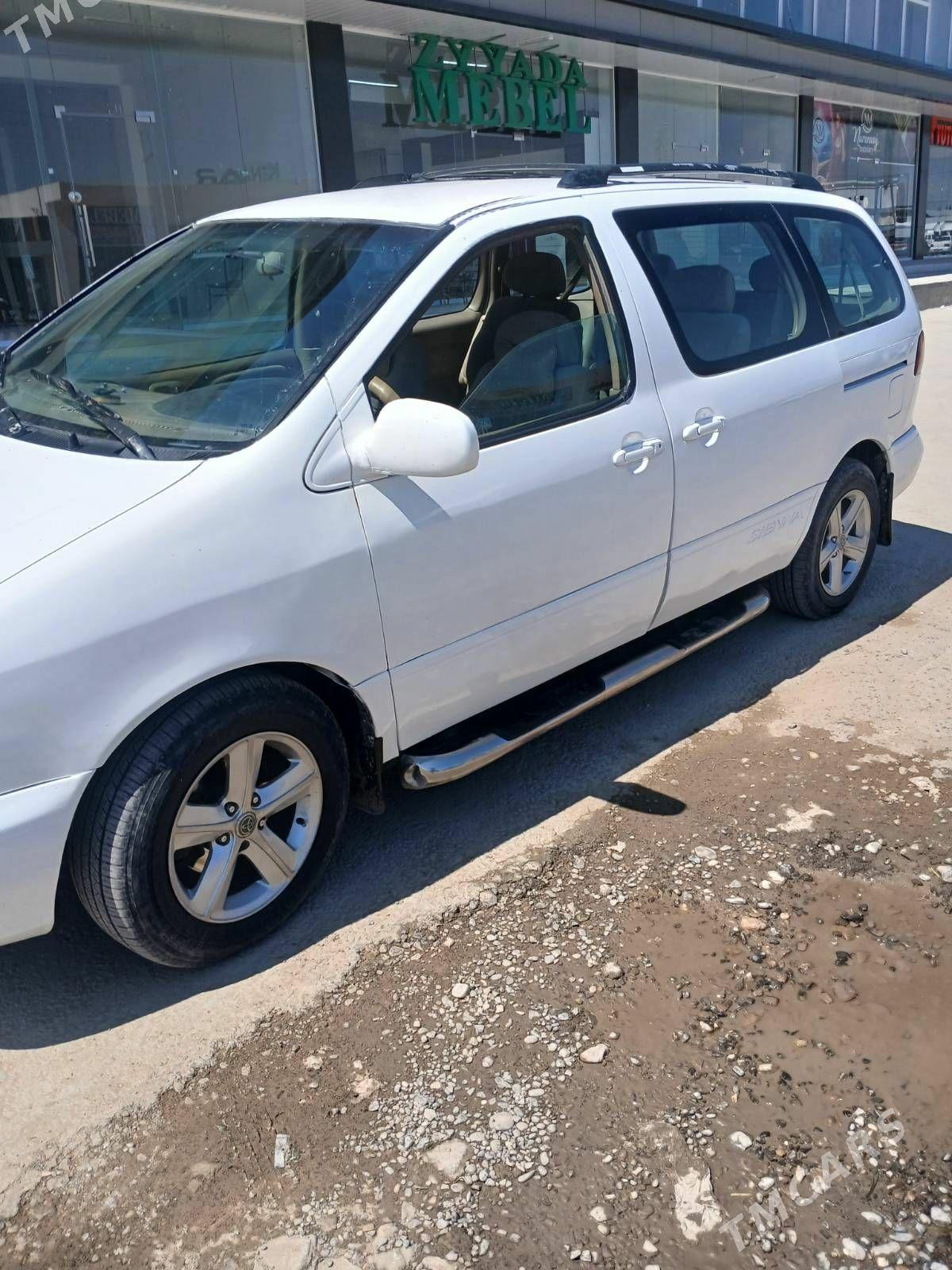 Toyota Sienna 2000 - 160 000 TMT - Мары - img 1