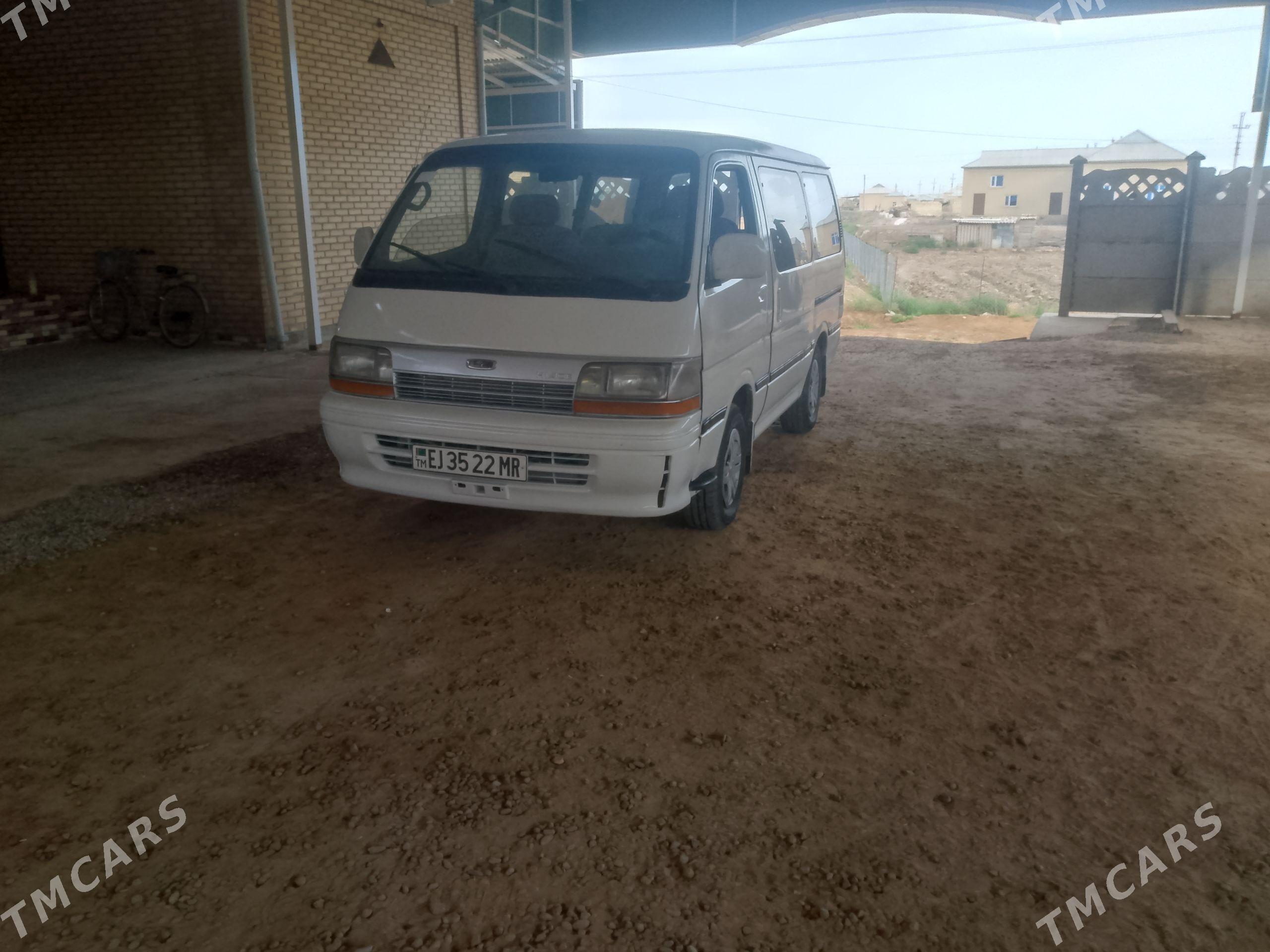 Toyota Hiace 1990 - 79 000 TMT - Sakarçäge - img 1