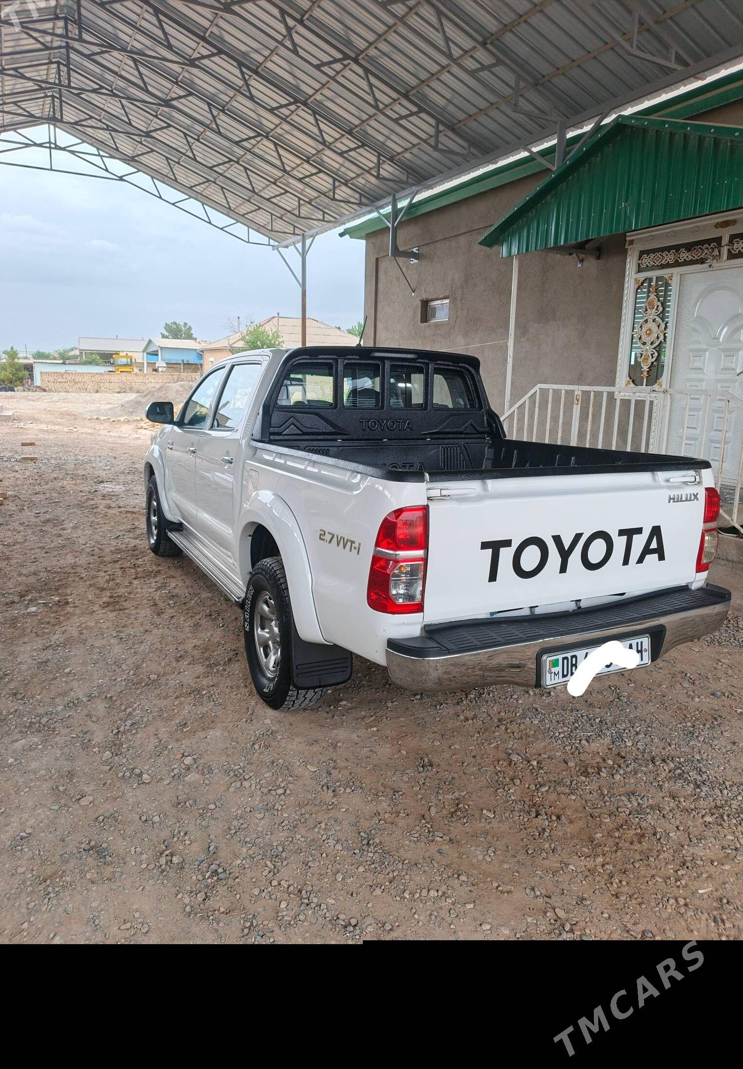 Toyota Hilux 2014 - 450 000 TMT - Бабадайхан - img 1