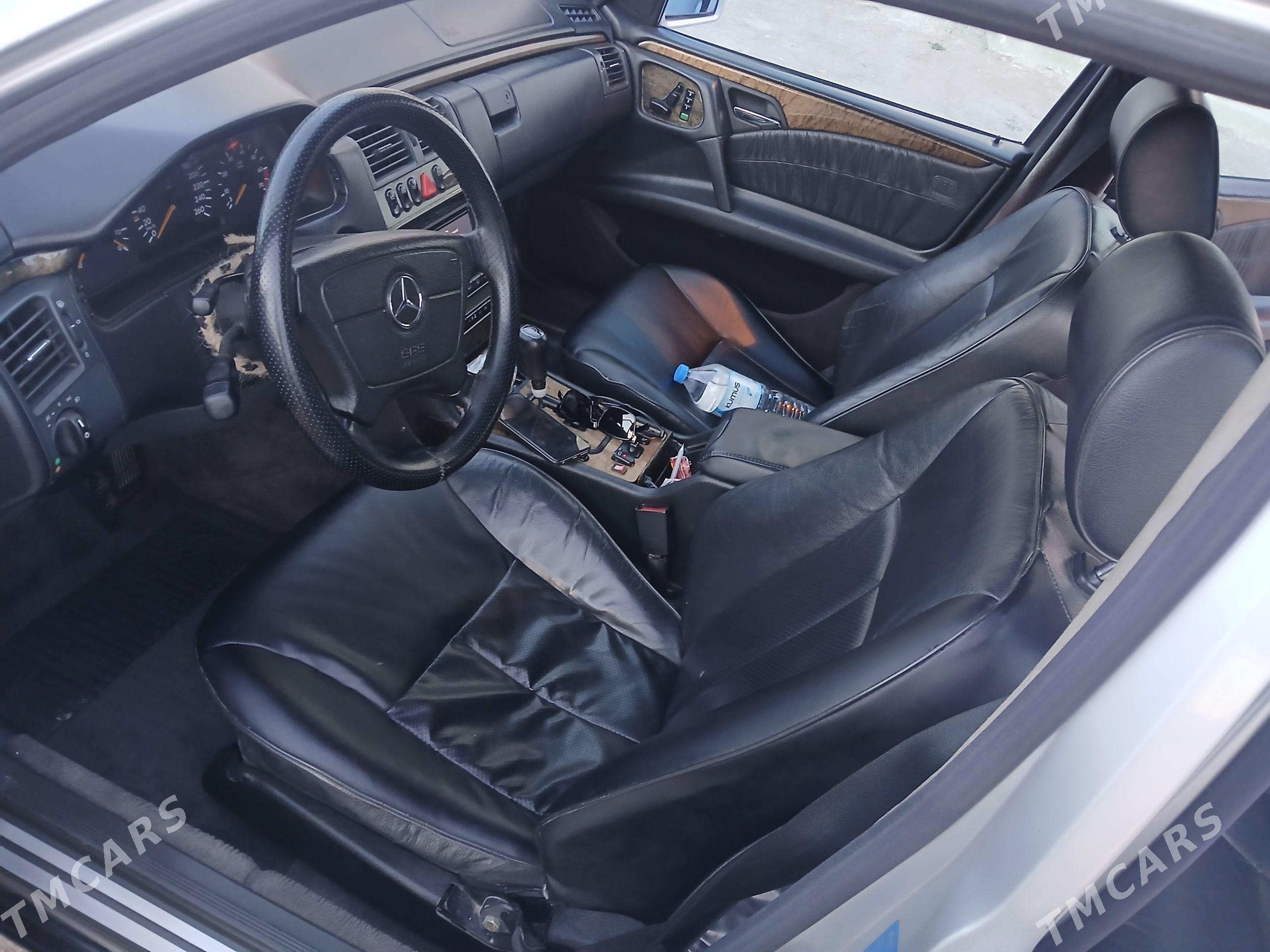 Mercedes-Benz E320 1999 - 120 000 TMT - Туркменбаши - img 1