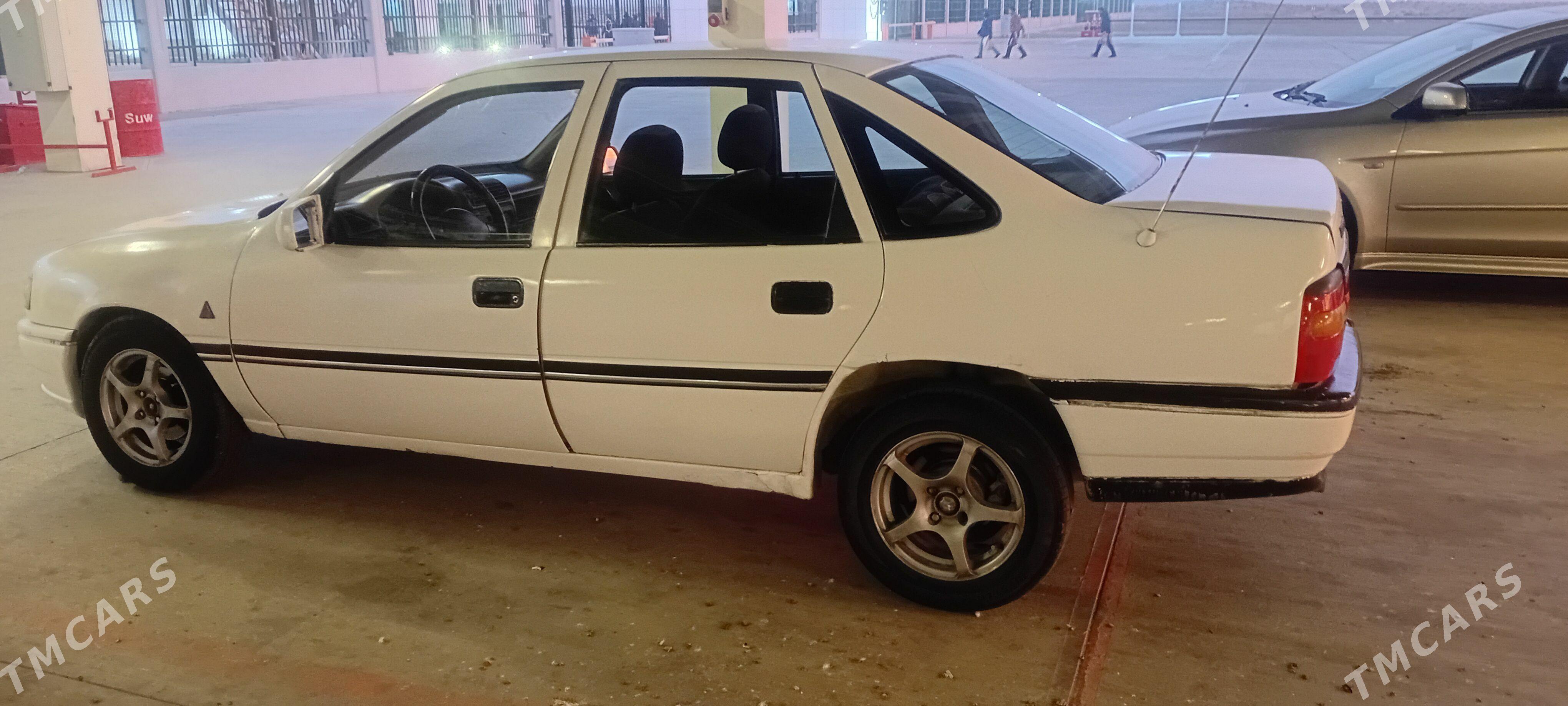 Opel Vectra 1992 - 36 000 TMT - Бахарден - img 1