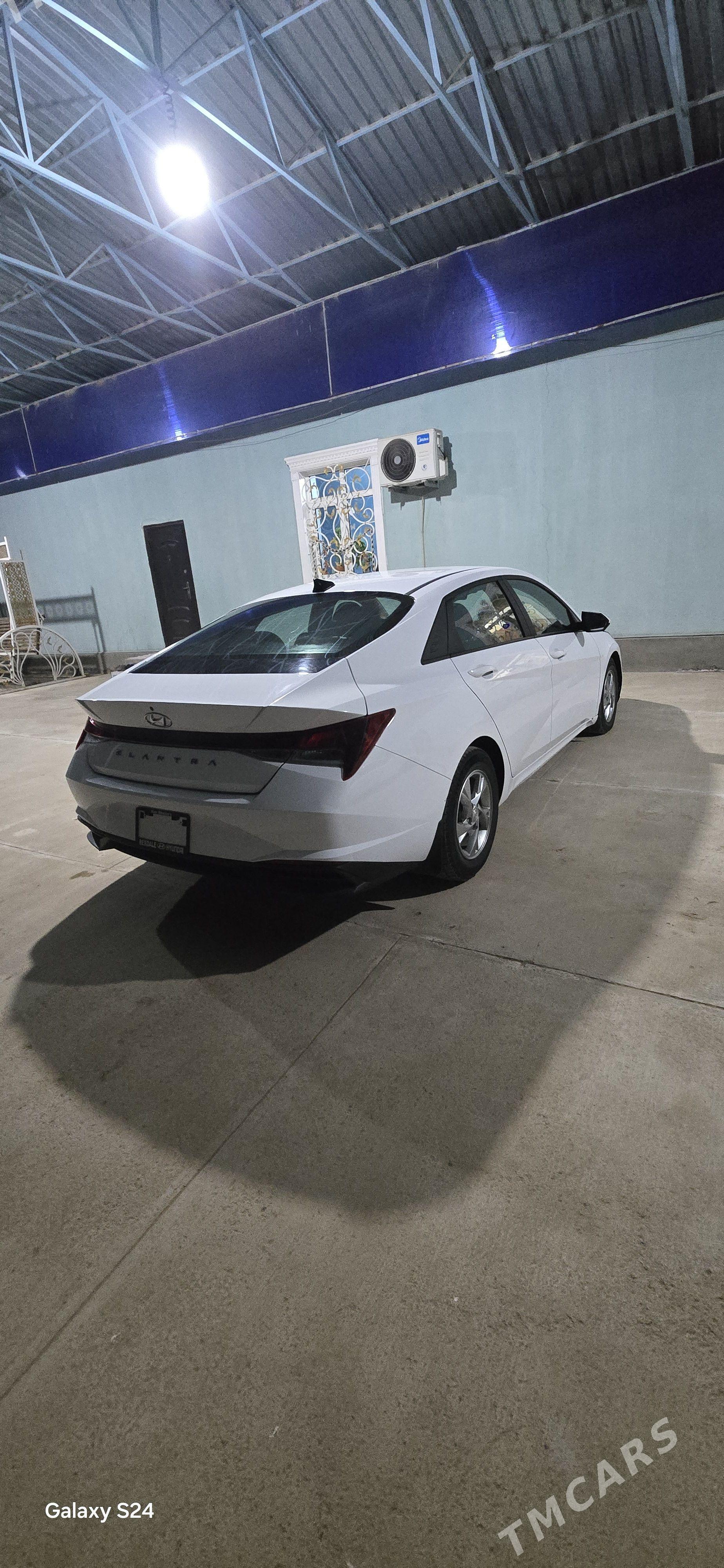 Hyundai Elantra 2022 - 238 000 TMT - Howdan "B" - img 1