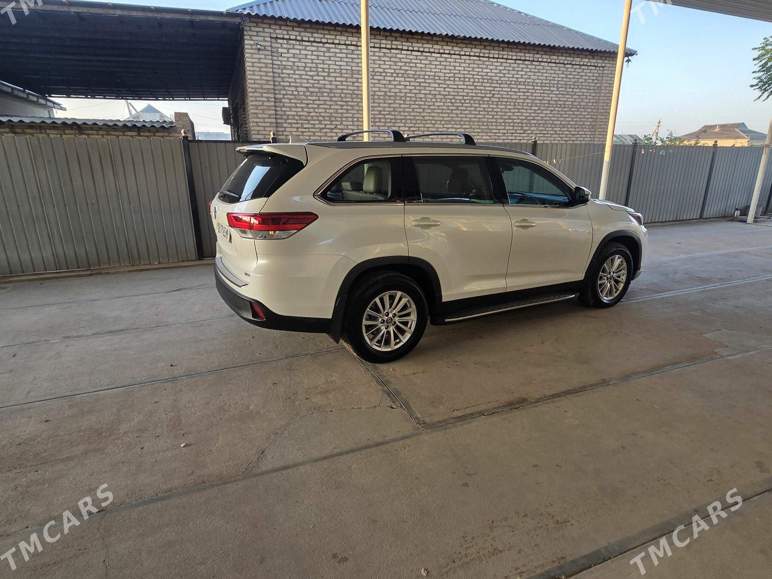 Toyota Highlander 2019 - 520 000 TMT - Мары - img 1