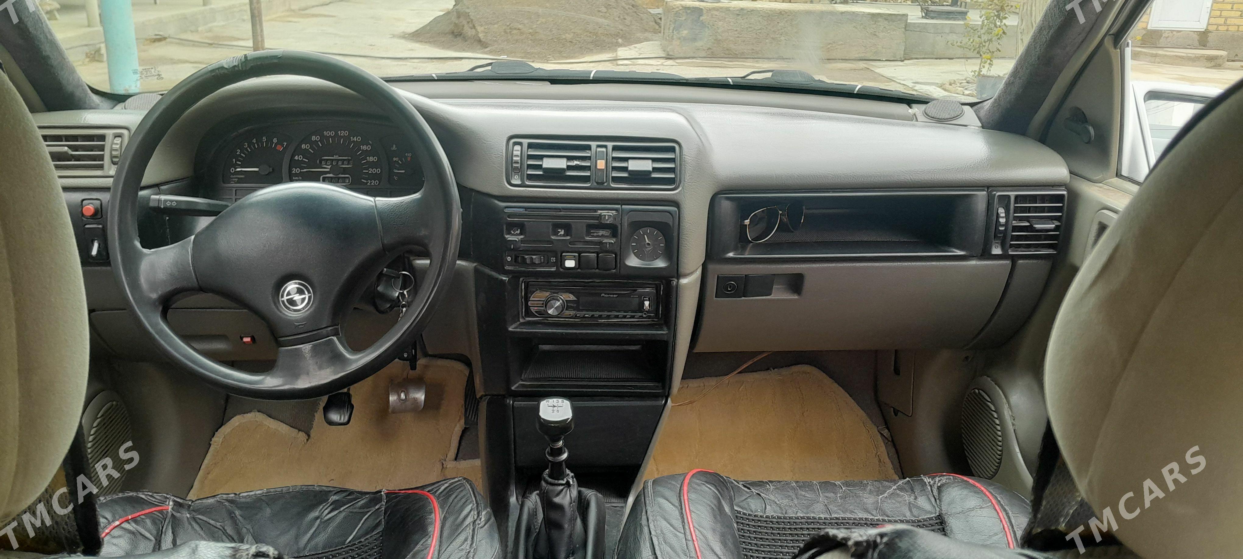 Opel Vectra 1989 - 38 000 TMT - Kaka - img 1