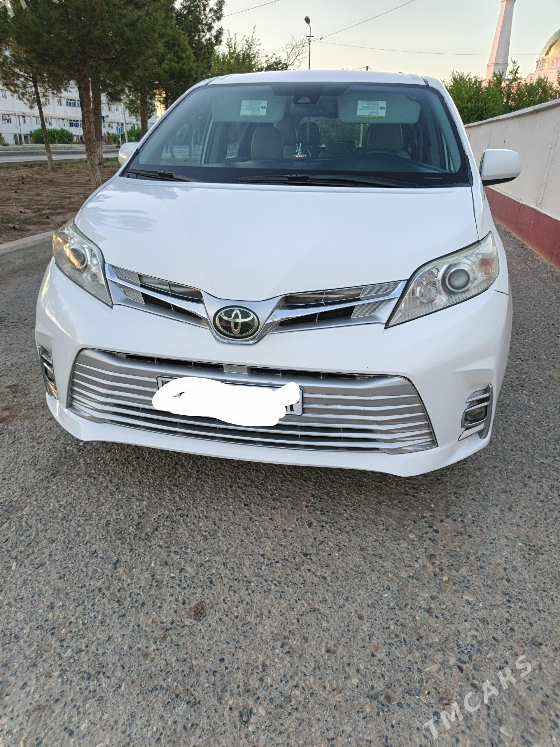 Toyota Sienna 2018 - 420 000 TMT - Мары - img 1