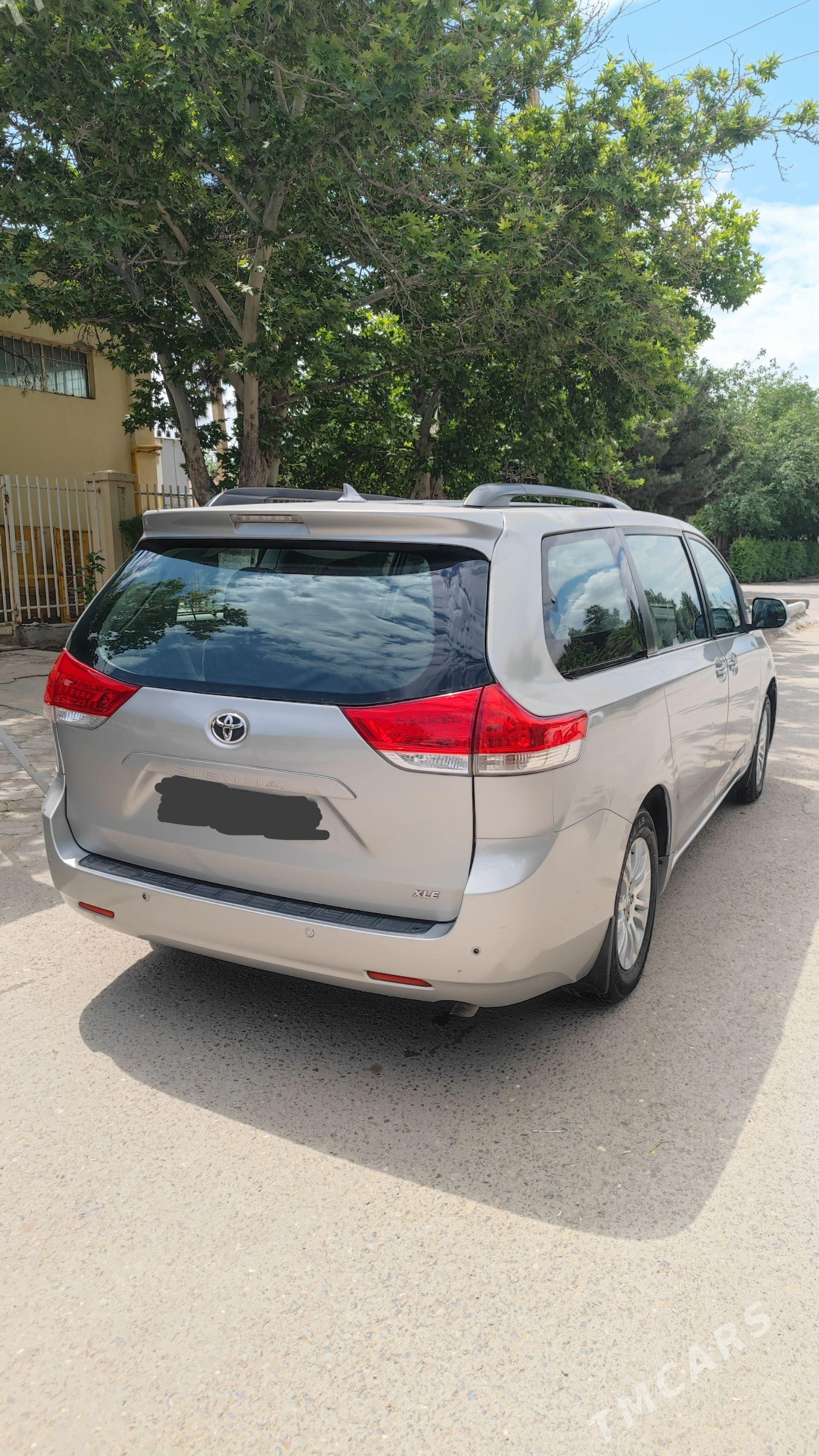 Toyota Sienna 2010 - 330 000 TMT - Ашхабад - img 1