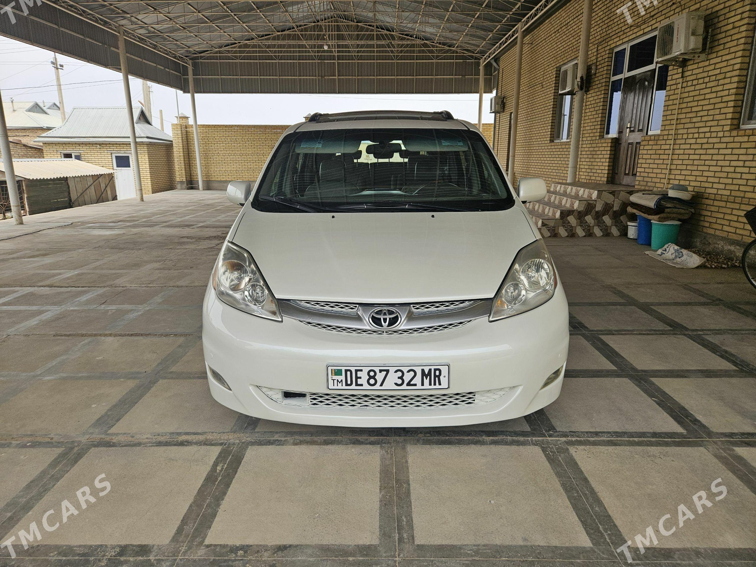 Toyota Sienna 2006 - 295 000 TMT - Мары - img 1