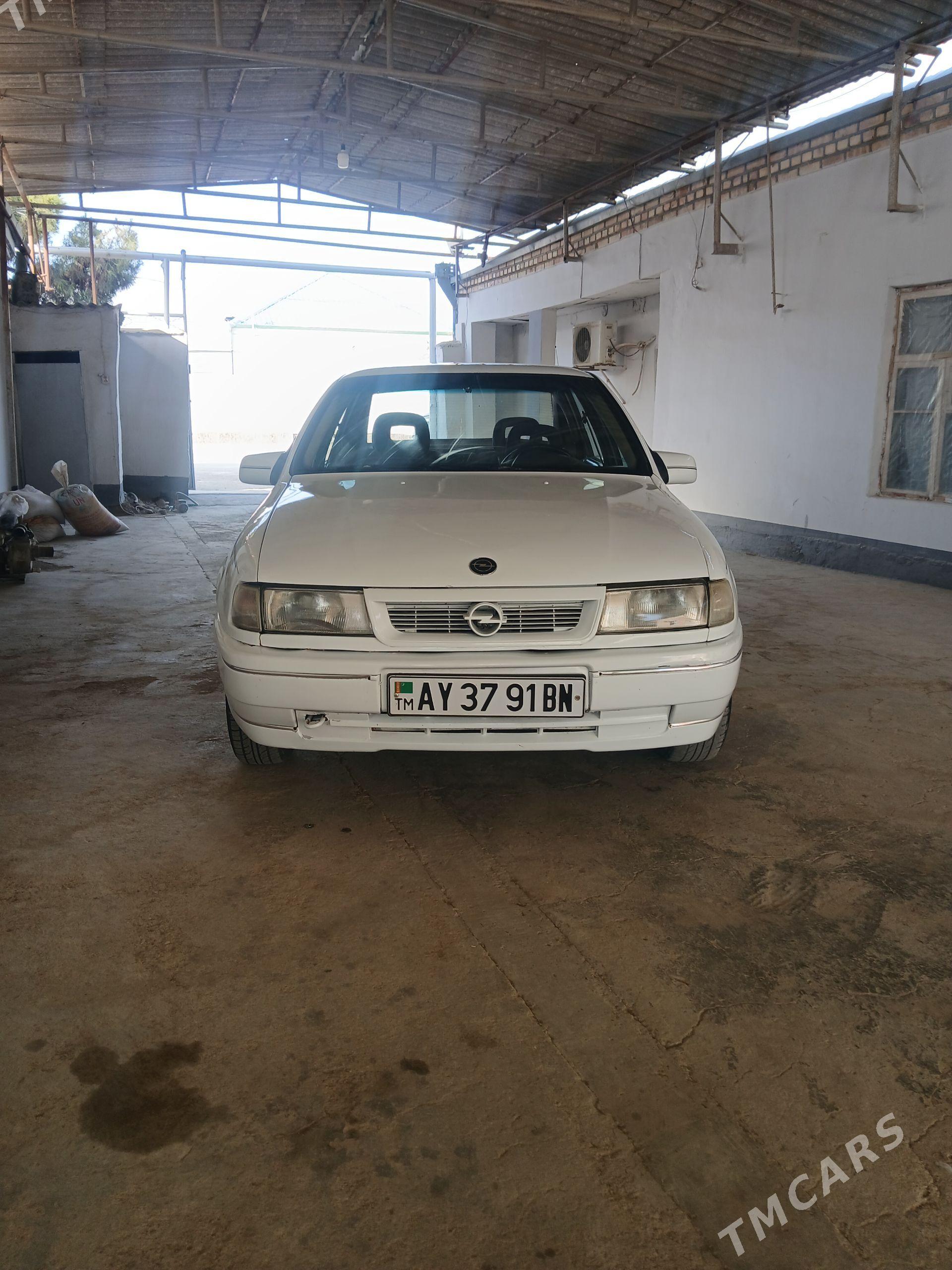 Opel Vectra 1990 - 30 000 TMT - Bäherden - img 1