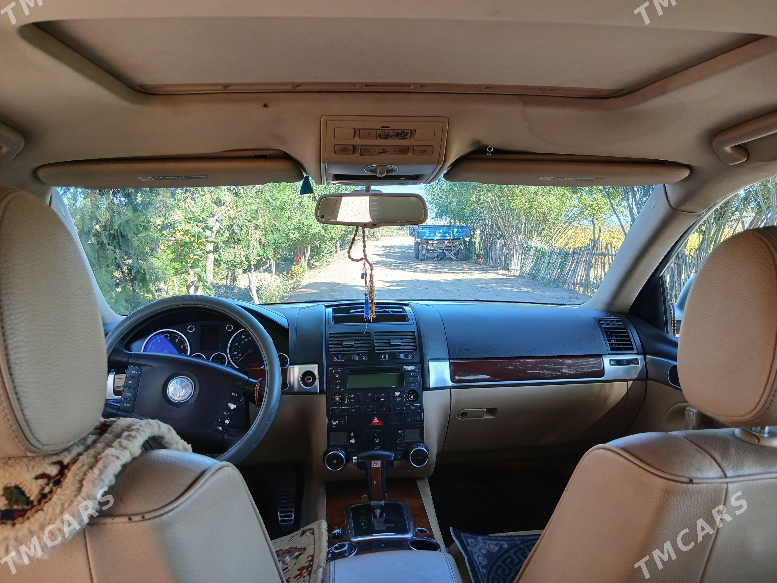 Volkswagen Touareg 2005 - 170 000 TMT - етр. Туркменбаши - img 1