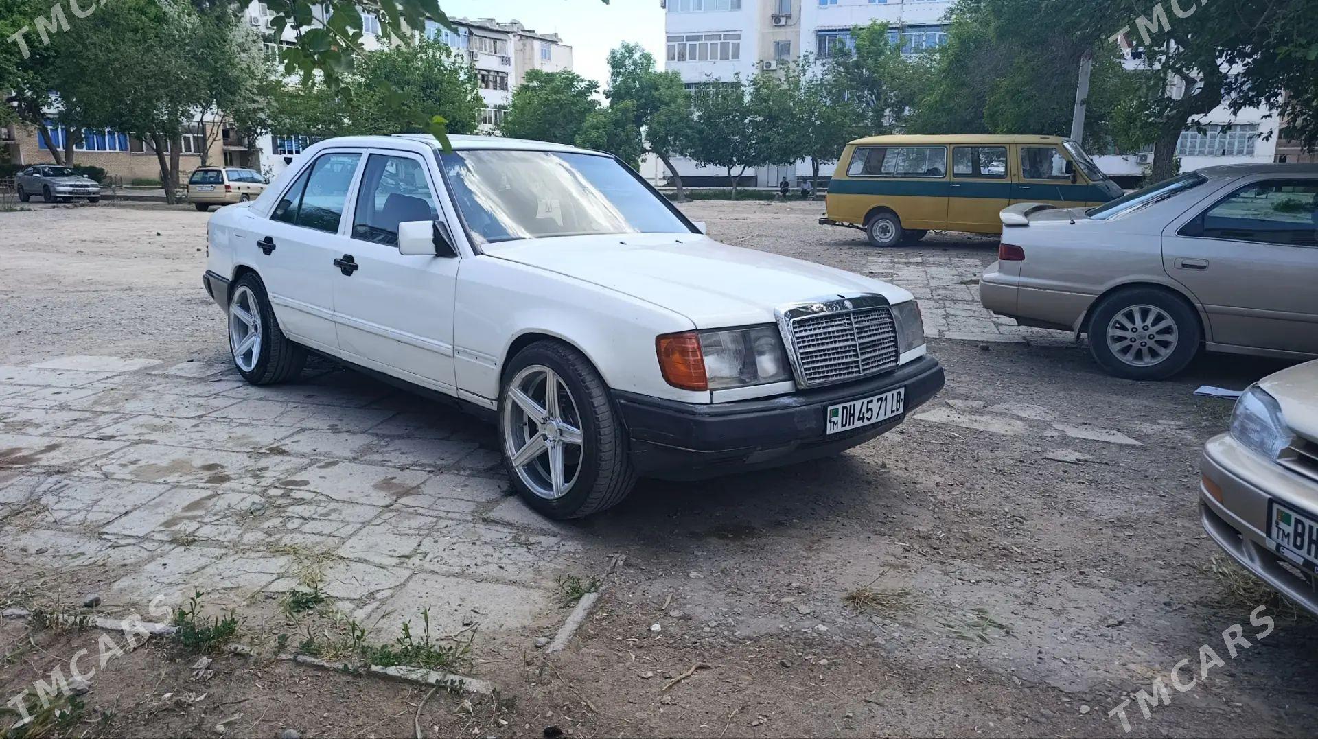 Mercedes-Benz 230E 1990 - 25 000 TMT - Туркменабат - img 1