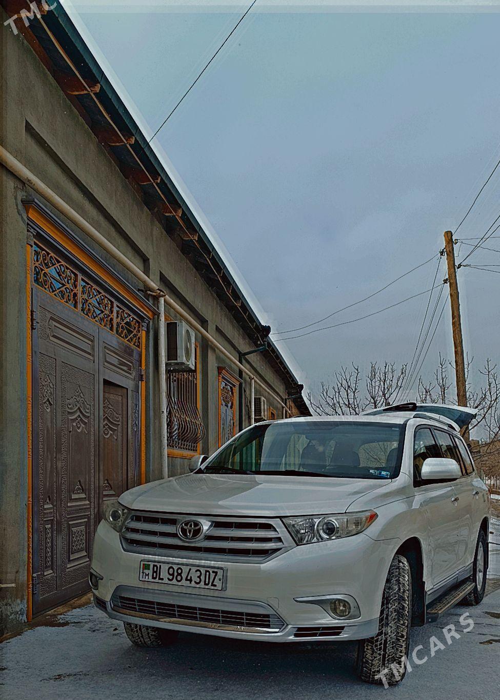 Toyota Highlander 2013 - 350 000 TMT - Гурбансолтан Едже - img 1