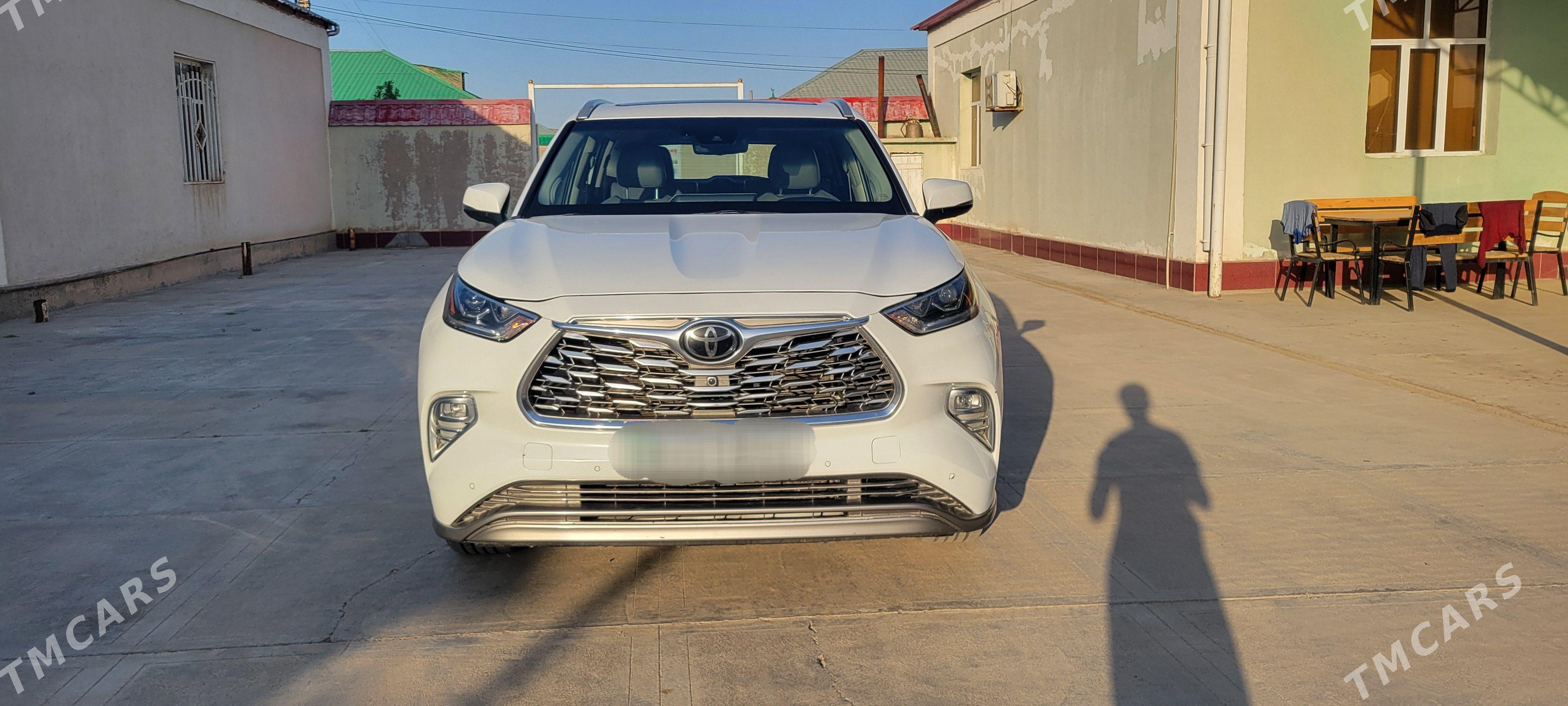 Toyota Highlander 2022 - 760 000 TMT - Серахс - img 1