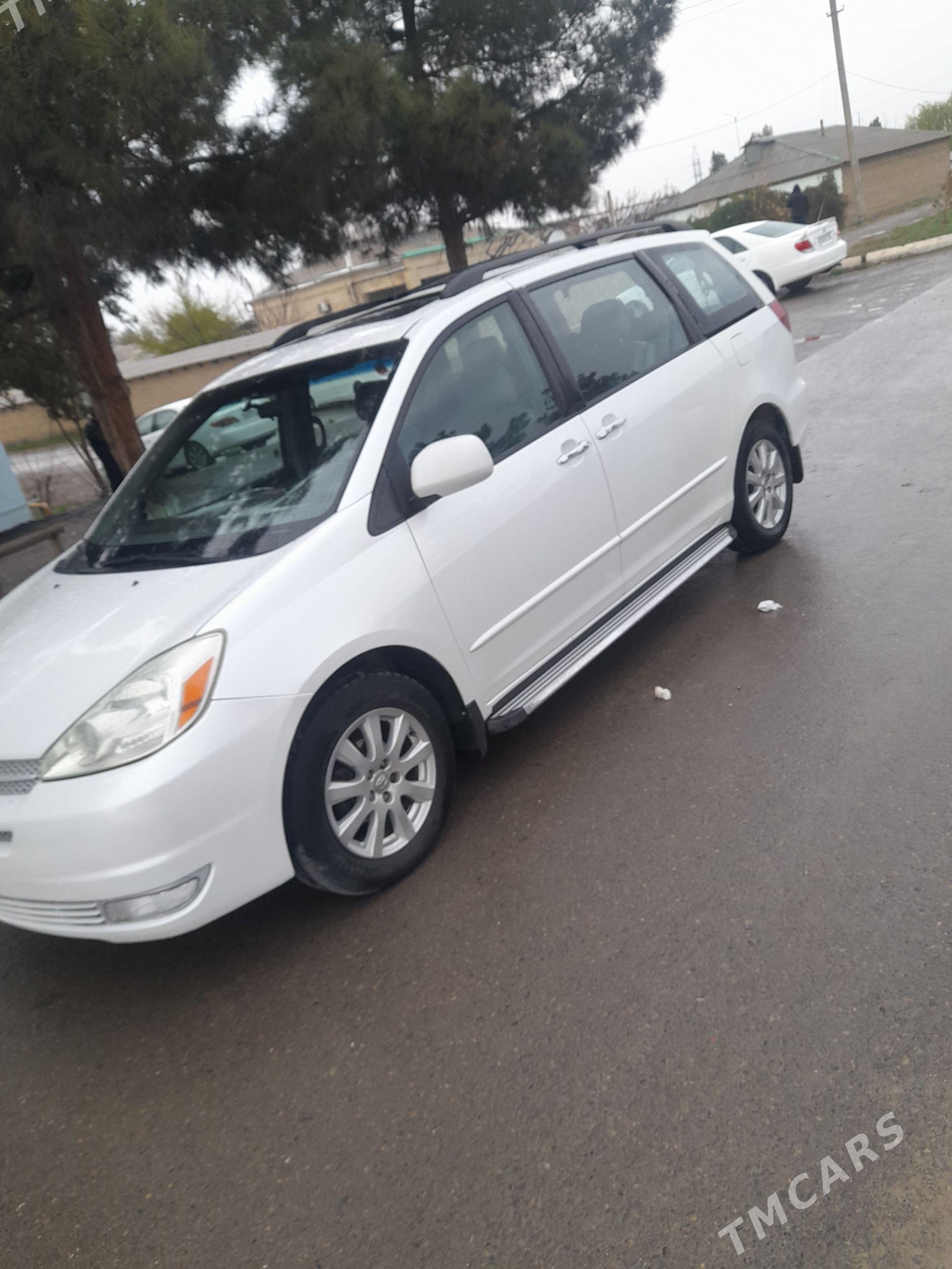 Toyota Sienna 2004 - 300 000 TMT - Esenguly - img 1