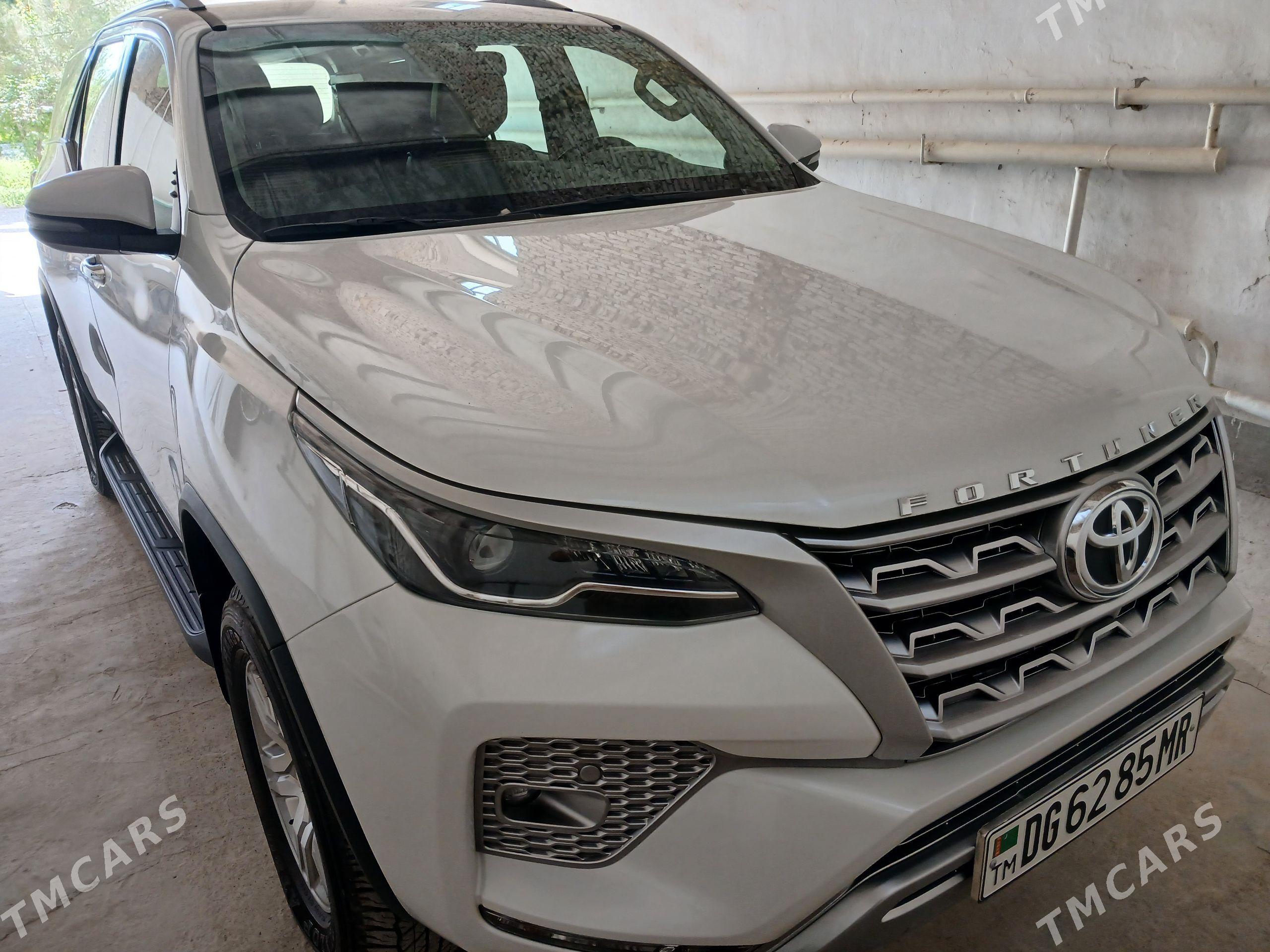 Toyota Fortuner 2025 - 700 000 TMT - Туркменабат - img 1