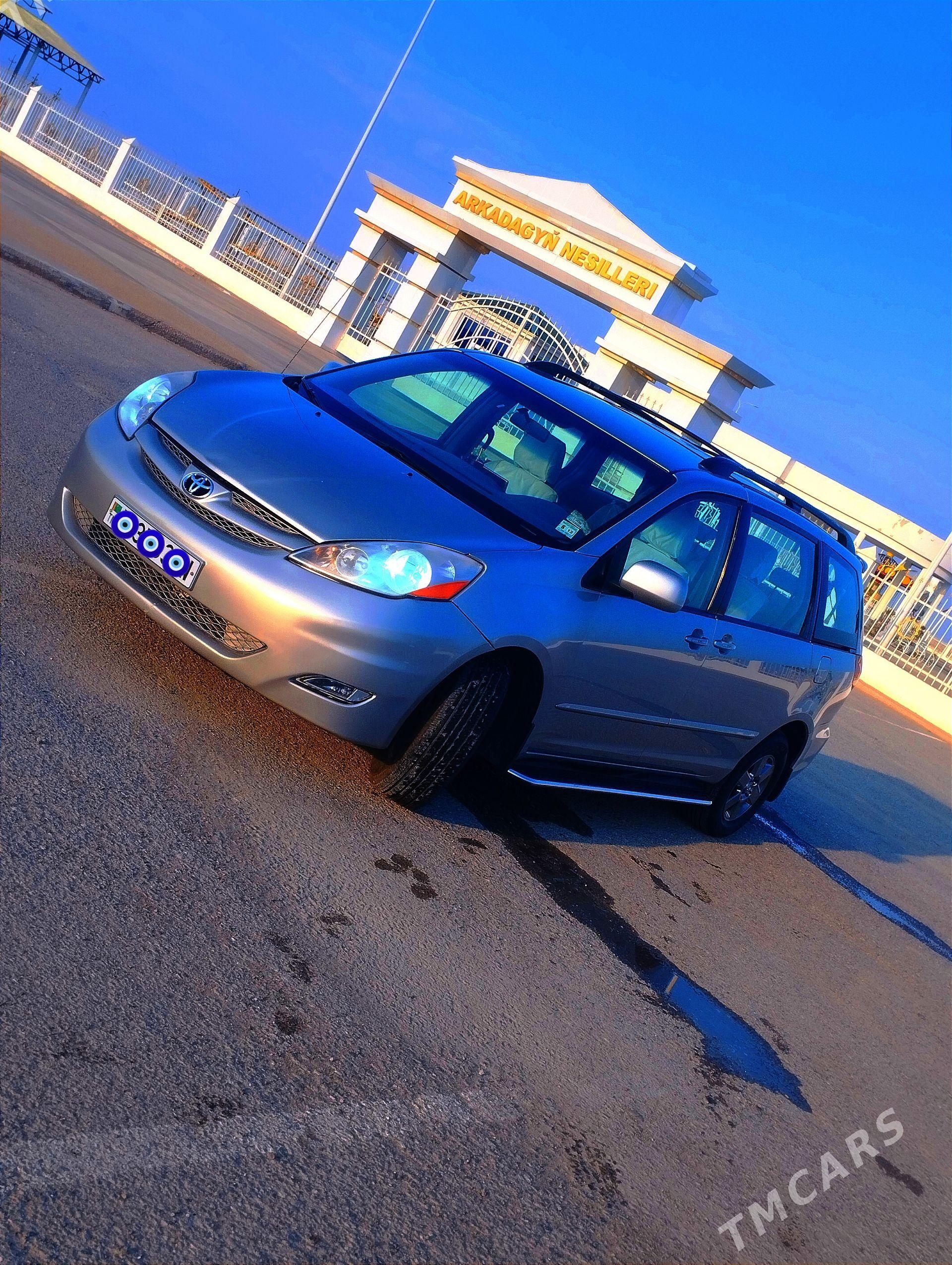Toyota Sienna 2009 - 270 000 TMT - Эсенгулы - img 1