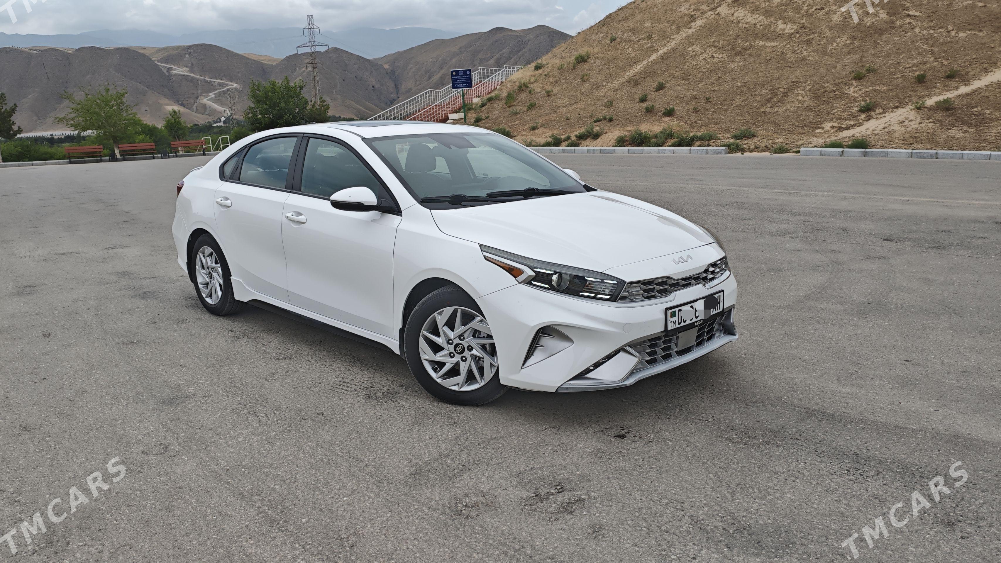 Kia Forte 2022 - 300 000 TMT - Ýaşlyk - img 1