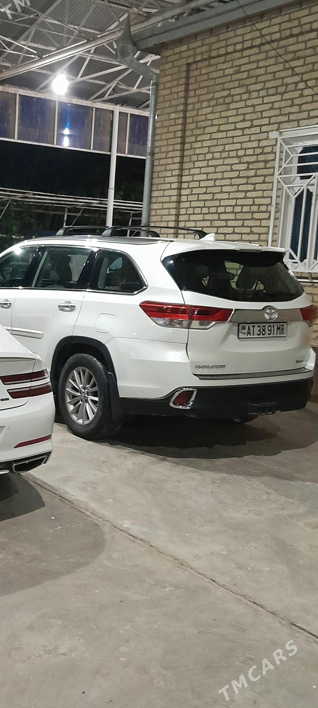 Toyota Highlander 2019 - 490 000 TMT - Байрамали - img 1