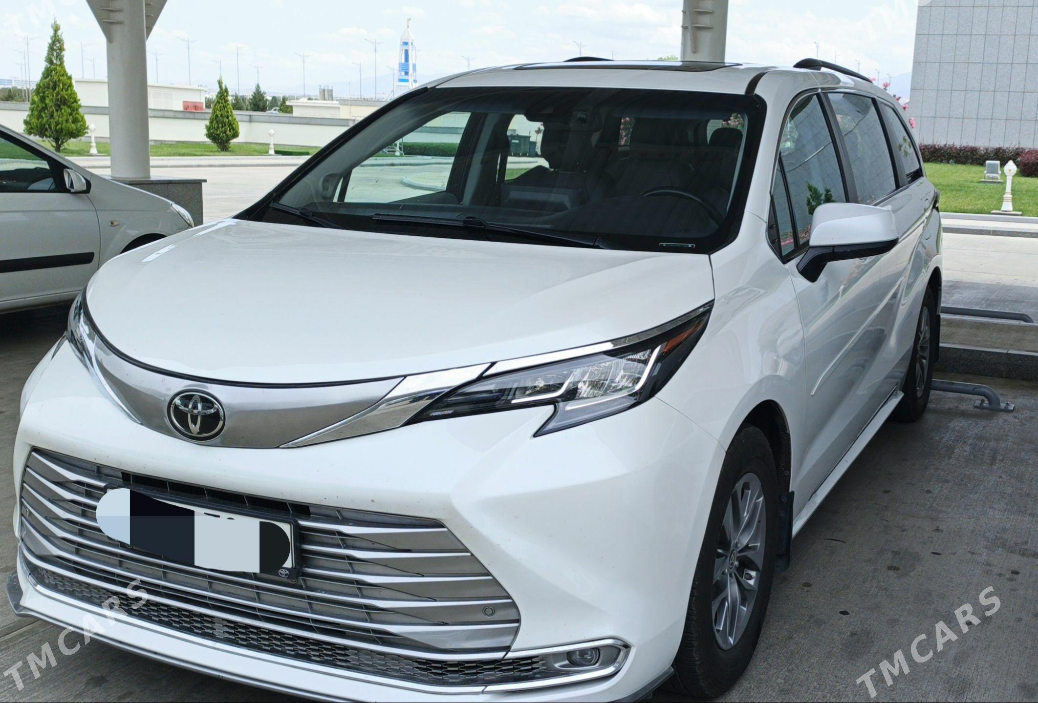 Toyota Sienna 2022 - 495 000 TMT - Бузмеин - img 1