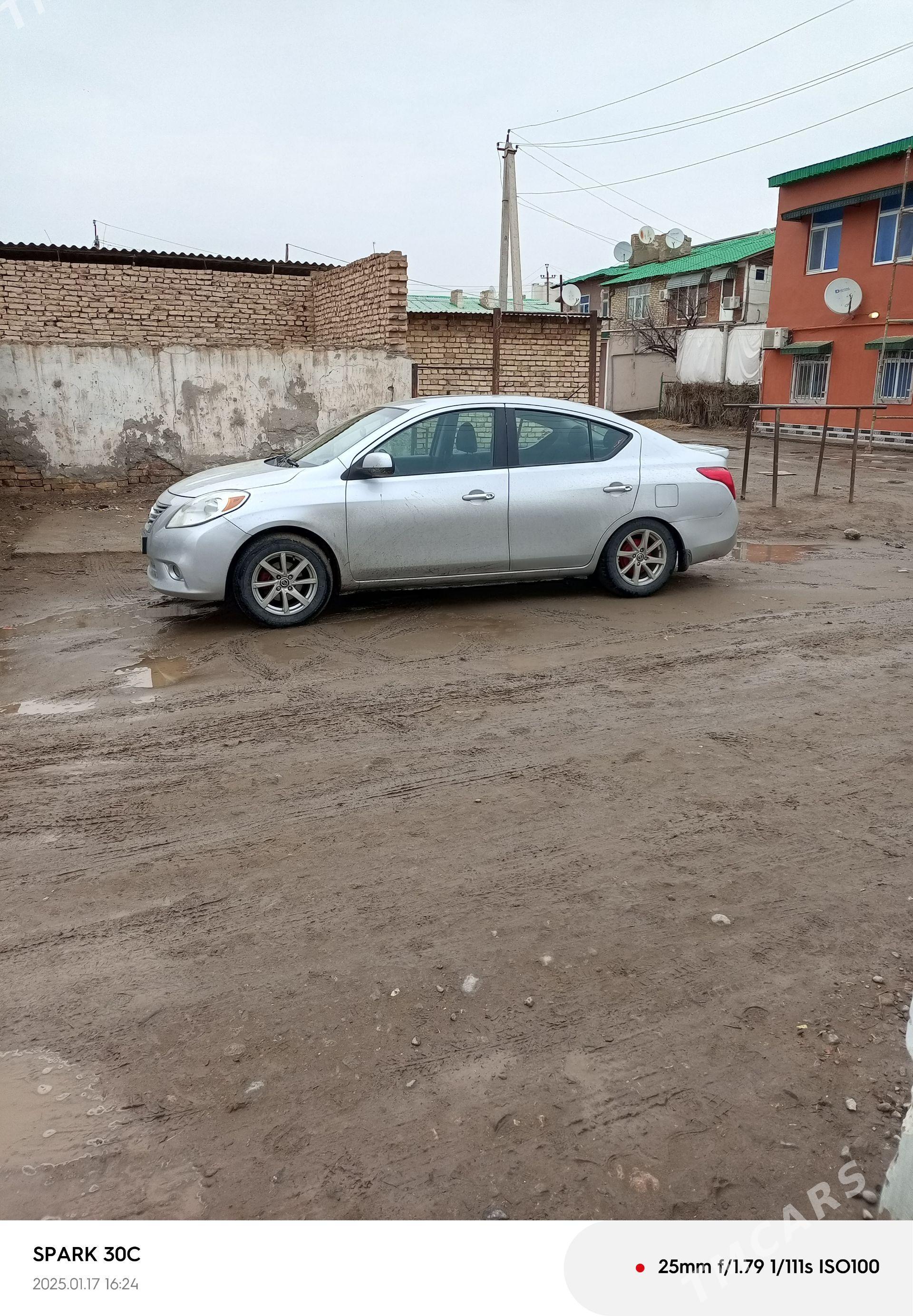 Nissan Versa 2013 - 150 000 TMT - Туркменабат - img 1