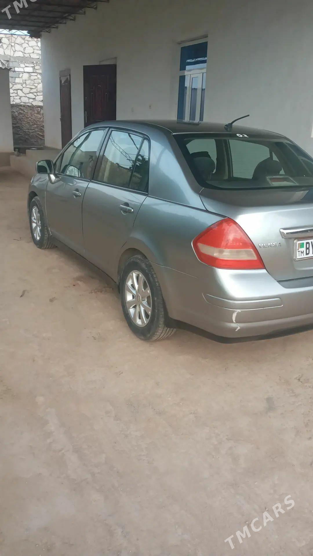 Nissan Versa 2010 - 110 000 TMT - Dostluk - img 1