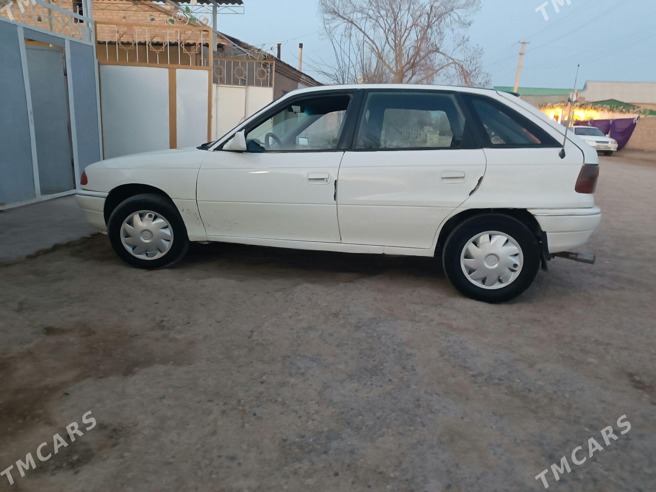 Opel Astra 1993 - 32 000 TMT - Теджен - img 1