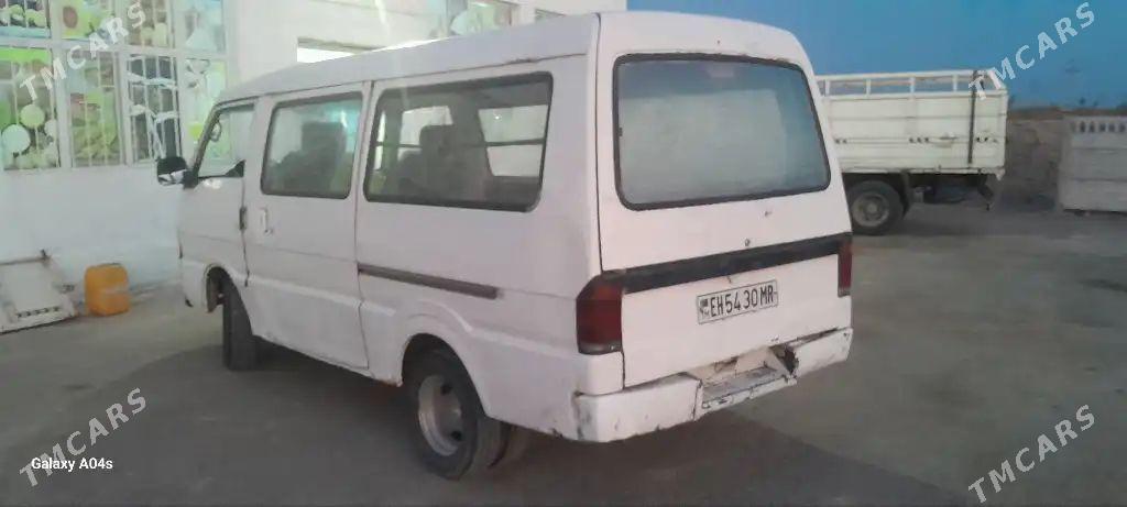 Toyota Hiace 1999 - 32 000 TMT - Мары - img 1
