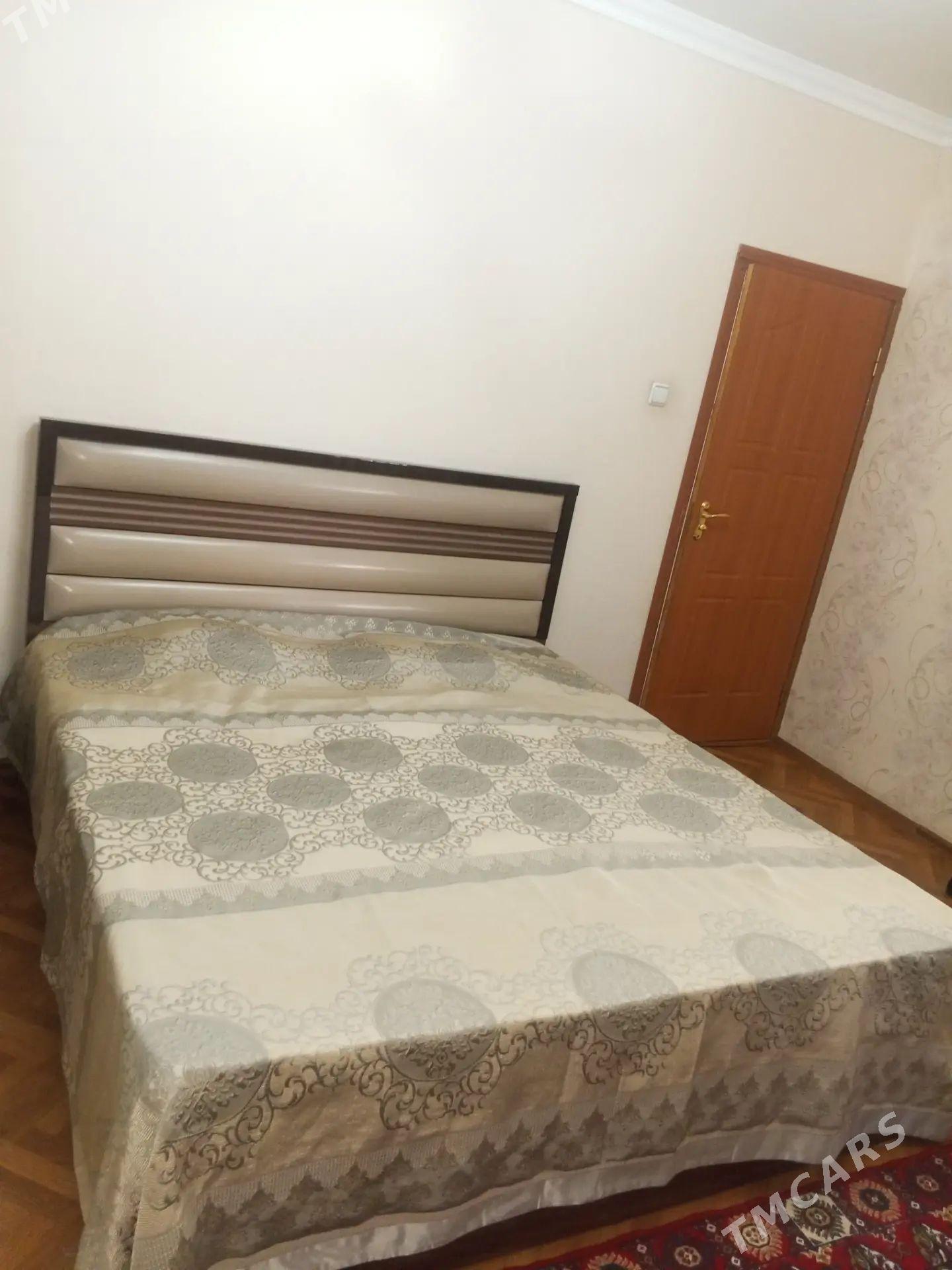 кровать и 2 тумбочки - Mary - img 1