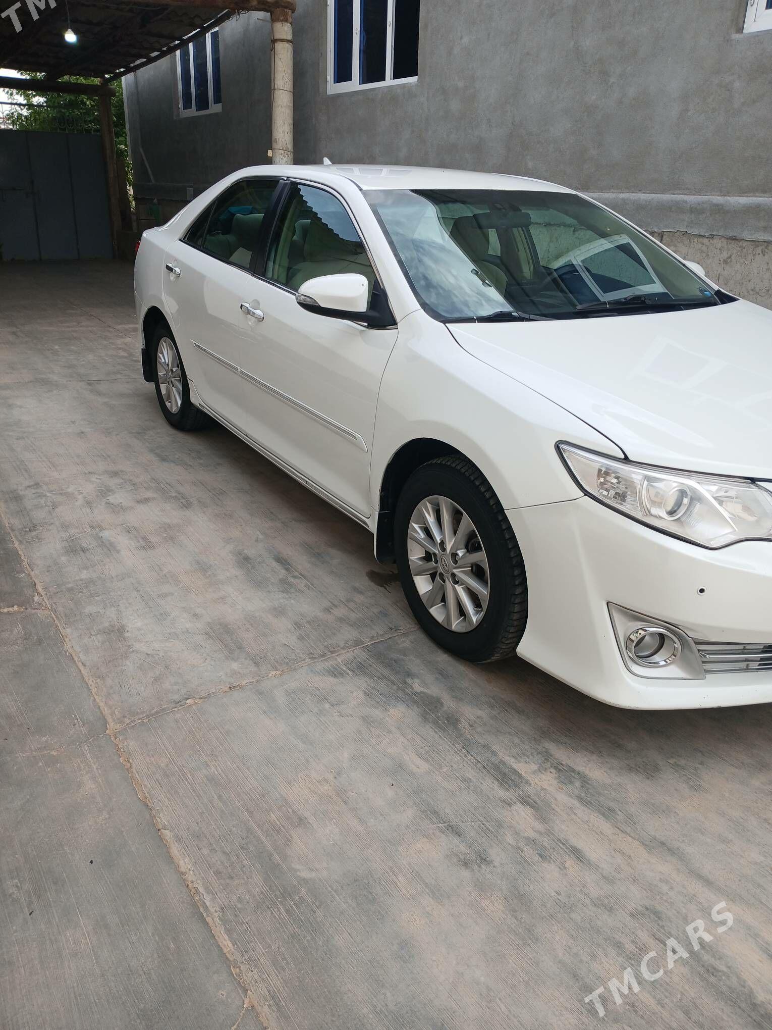 Toyota Camry 2012 - 240 000 TMT - Теджен - img 1