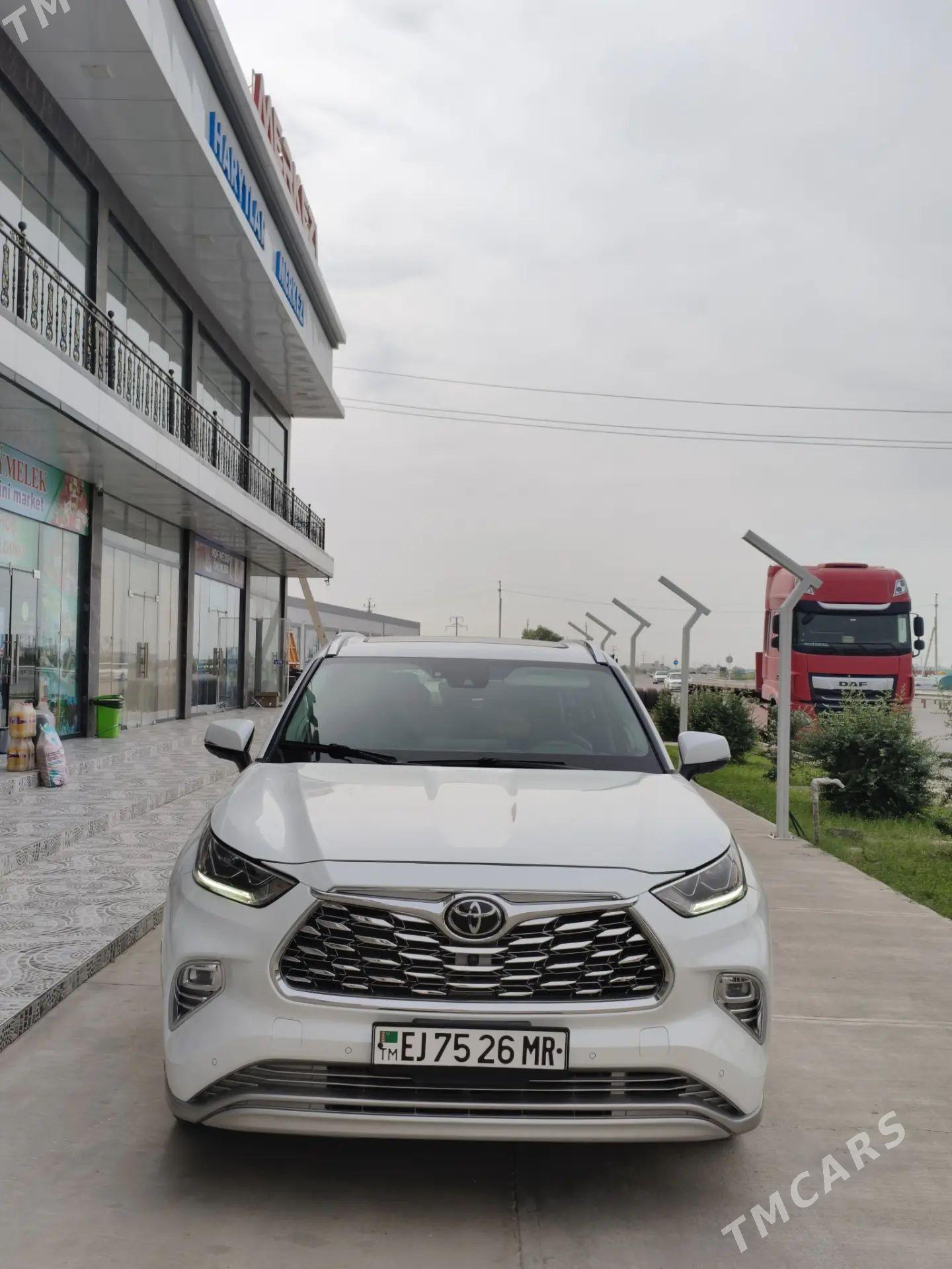 Toyota Highlander 2022 - 690 000 TMT - Мары - img 1